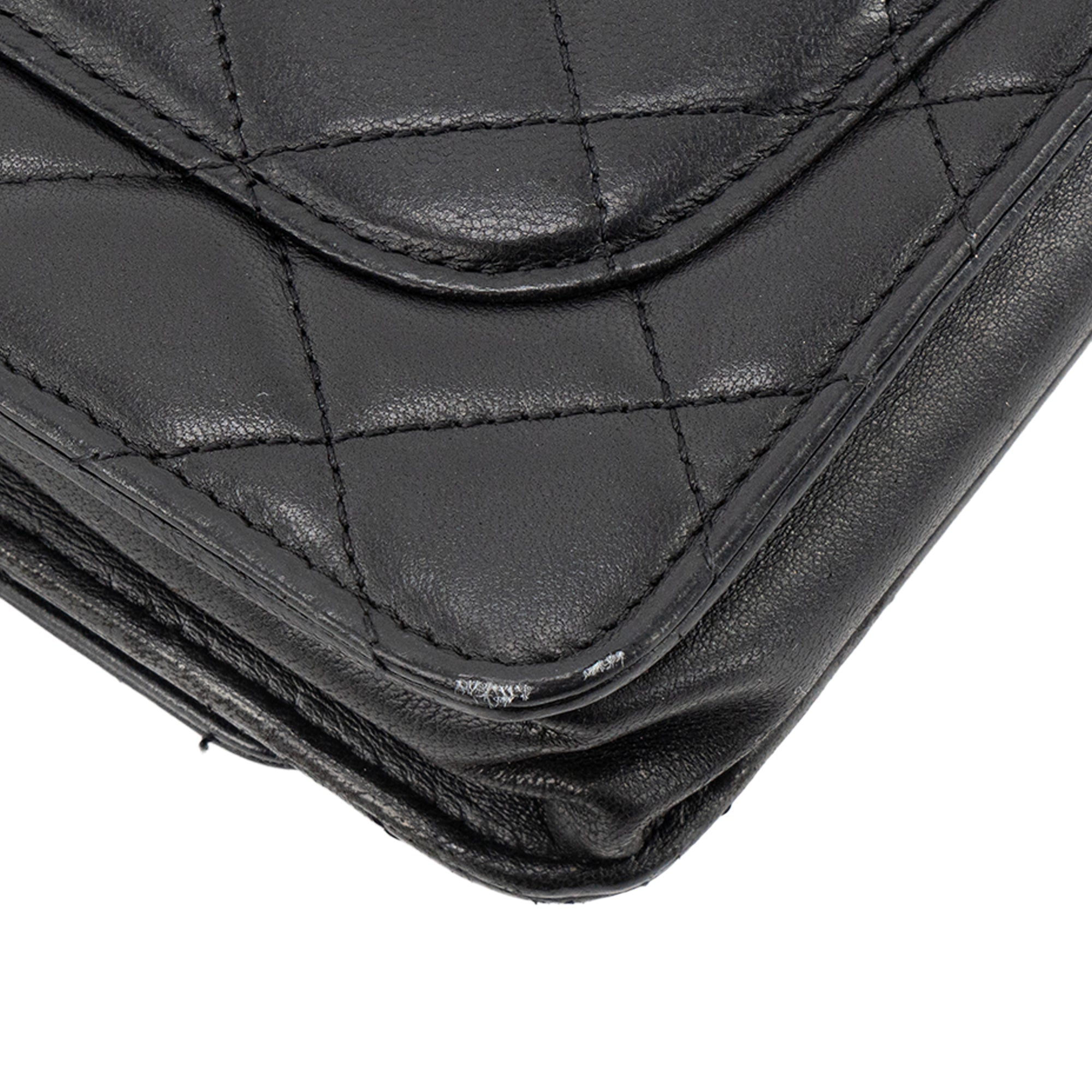 CHANEL - Sac à main Wallet on Chain Chanel en cuir lisse noir