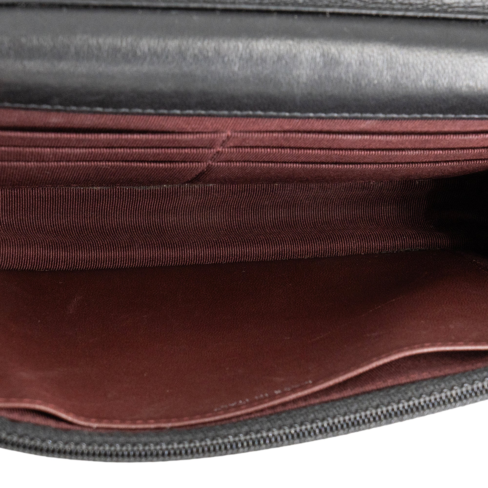 CHANEL - Sac à main Wallet on Chain Chanel en cuir lisse noir