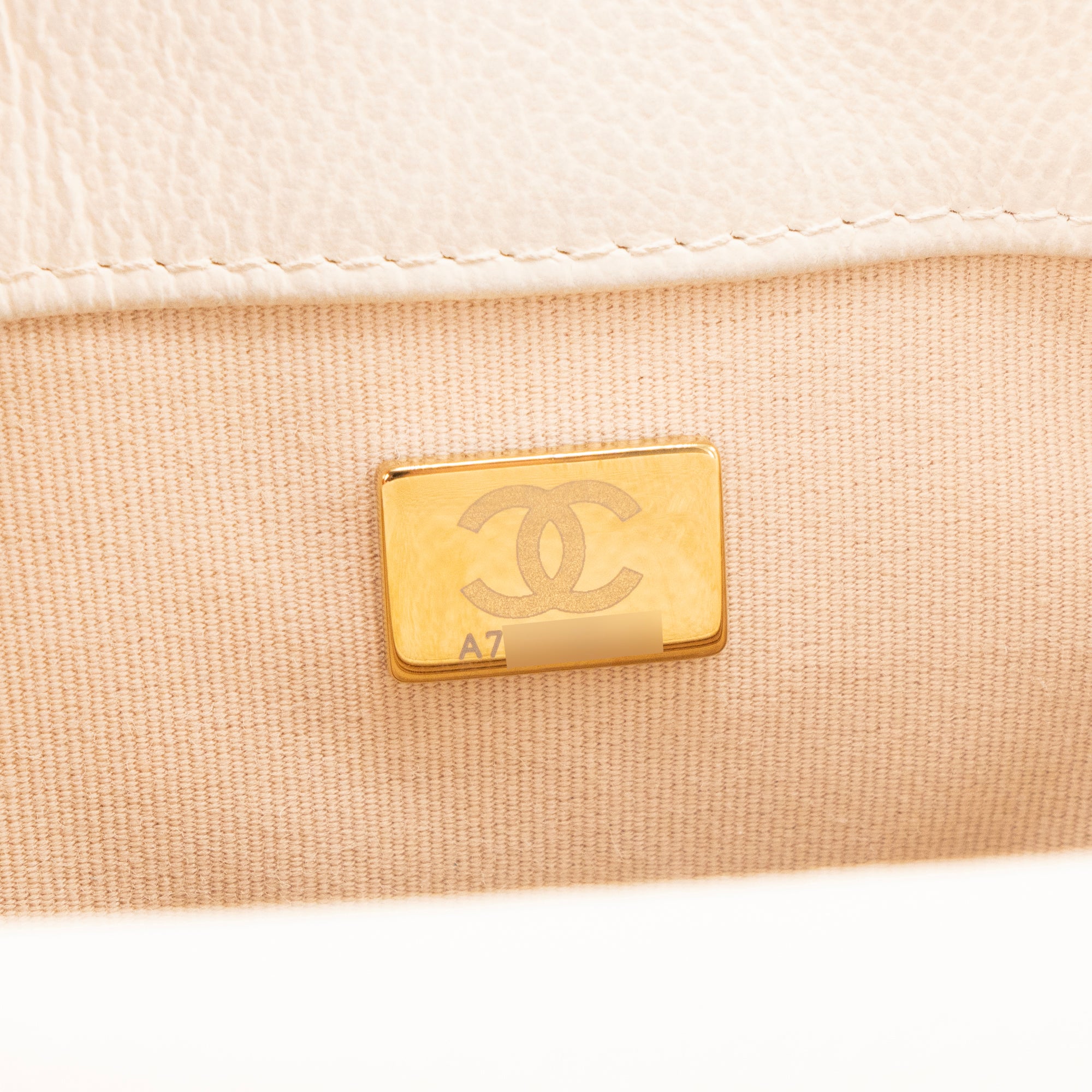 CHANEL - Sac à bandoulière Melody Flap Classique/Timeless Chanel en cuir caviar blanc