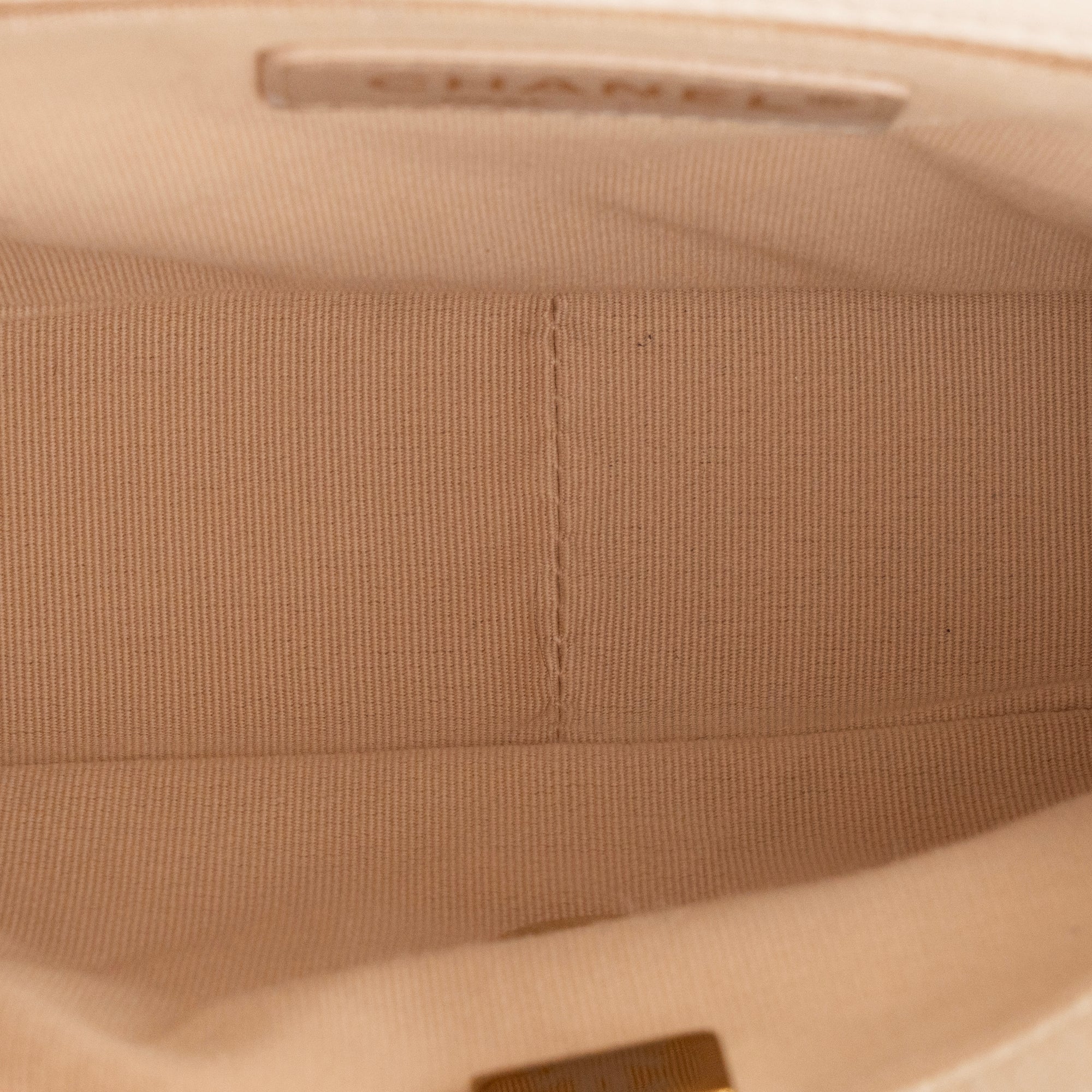 CHANEL - Sac à bandoulière Melody Flap Classique/Timeless Chanel en cuir caviar blanc
