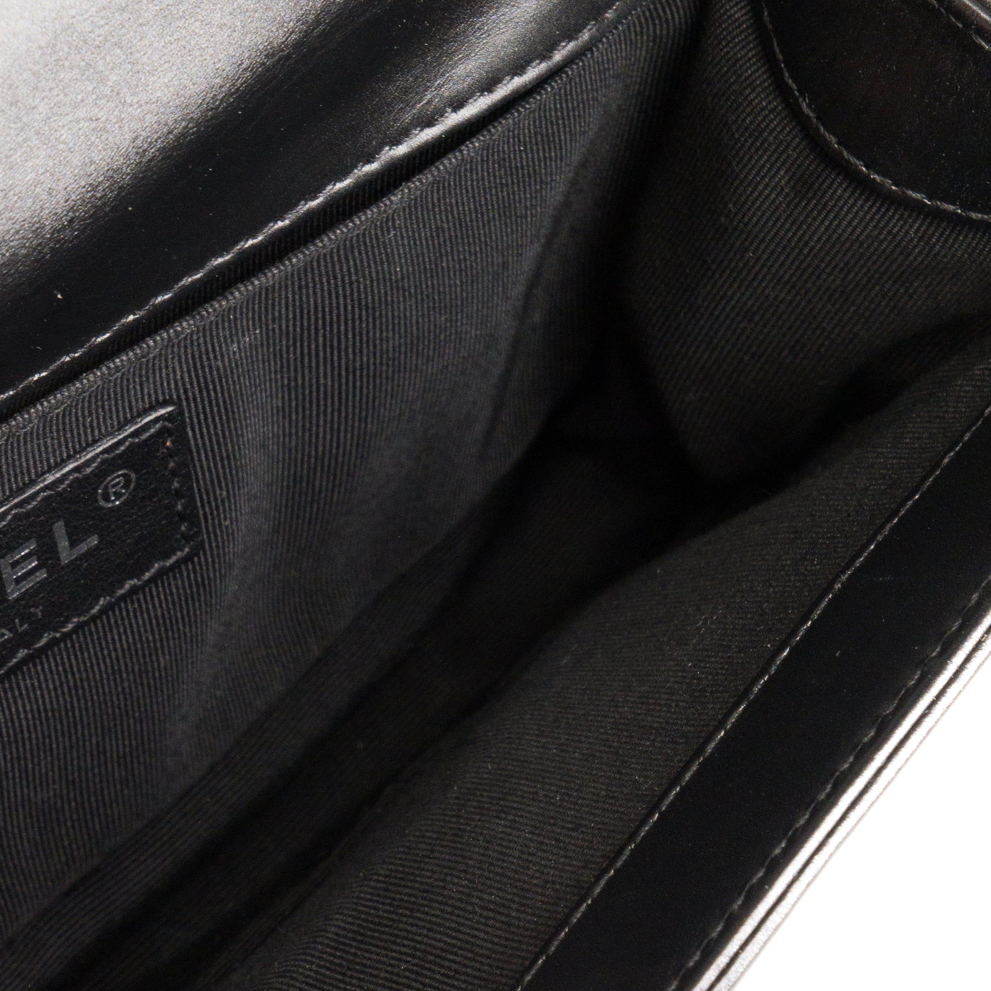 CHANEL - Sac à bandoulière Boy mini Chanel en cuir lisse noir