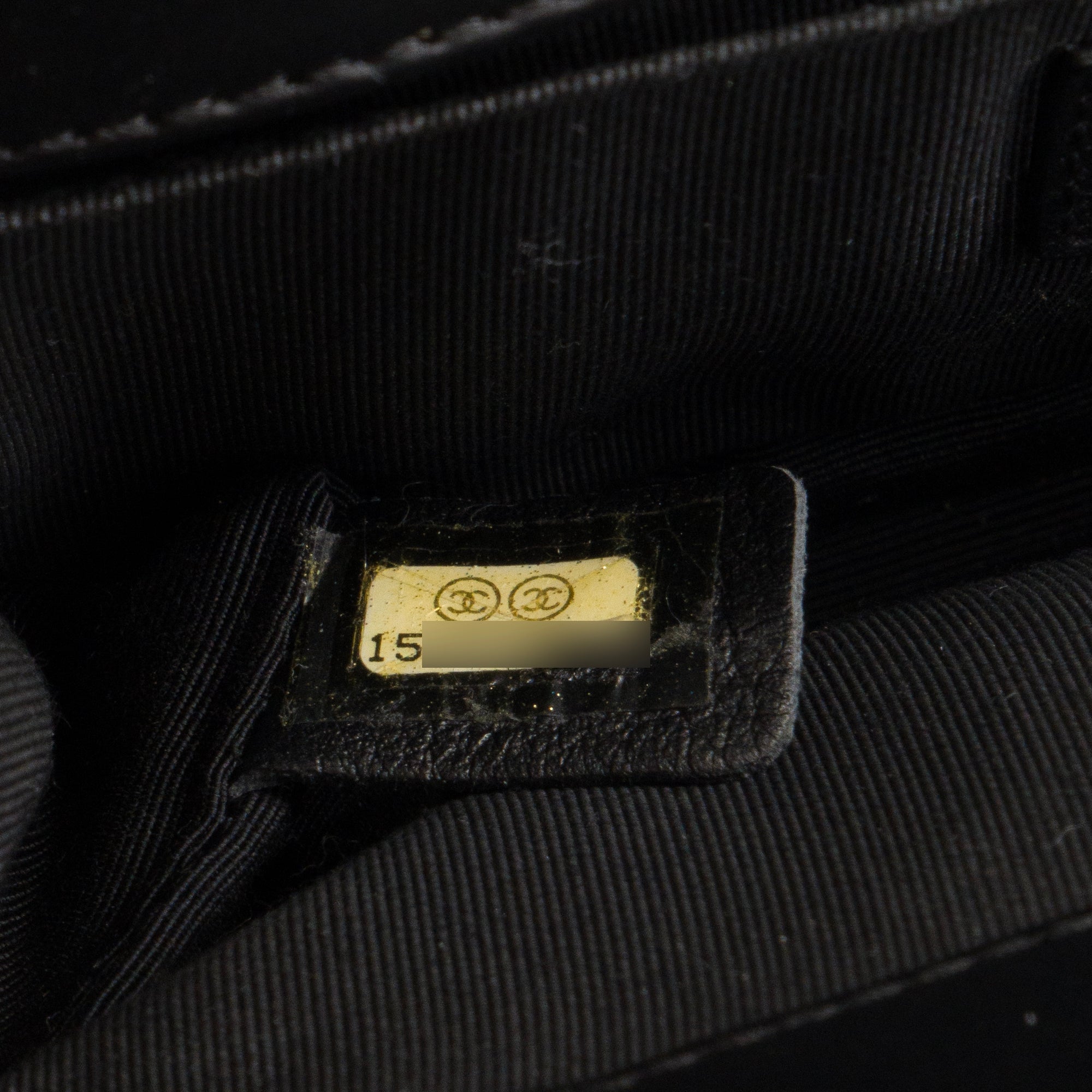 CHANEL - Sac à bandoulière Boy mini Chanel en cuir lisse noir