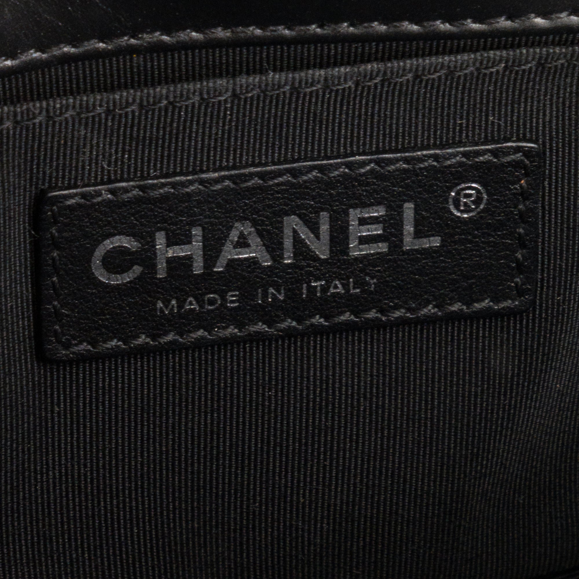 CHANEL - Sac à bandoulière Boy mini Chanel en cuir lisse noir