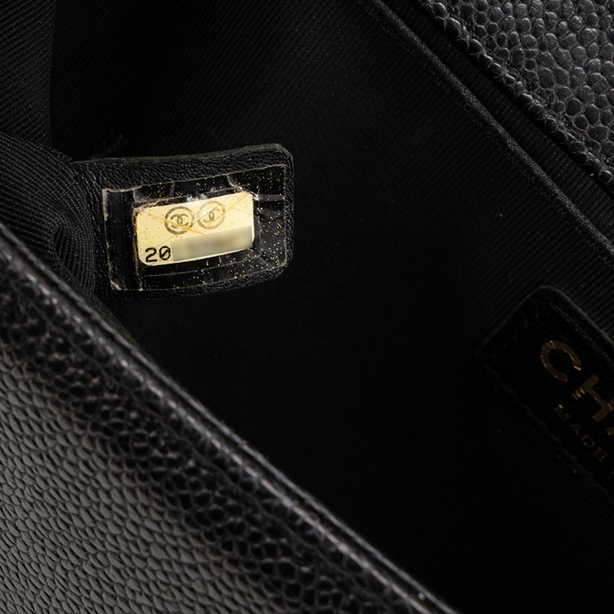 CHANEL - Sac à bandoulière Boy medium Chanel en cuir caviar noir