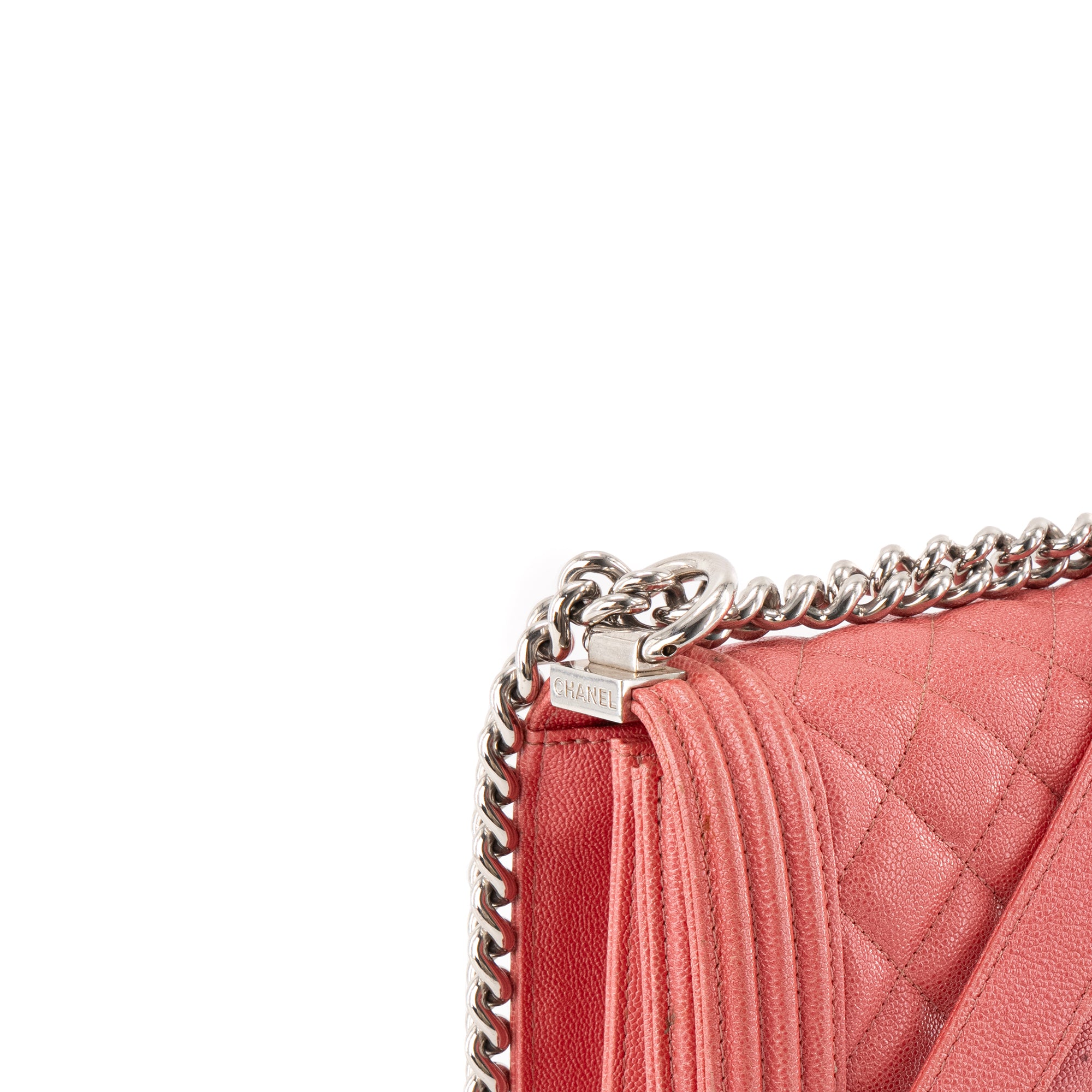 CHANEL - Sac à bandoulière North South Boy Chanel en cuir caviar rose irisé