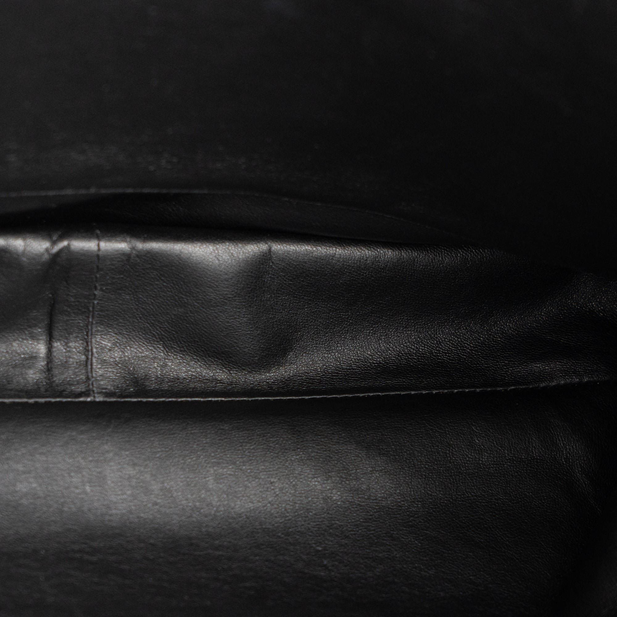 CHANEL - Sac cabas CC Chain Chanel en cuir lisse noir vintage