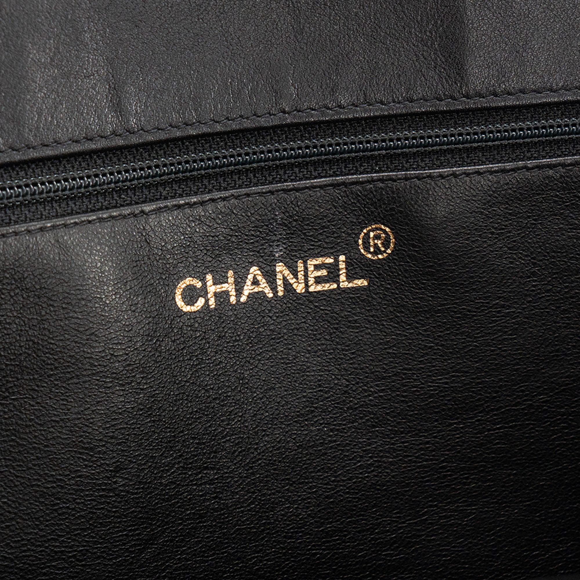 CHANEL - Sac cabas CC Chain Chanel en cuir lisse noir vintage
