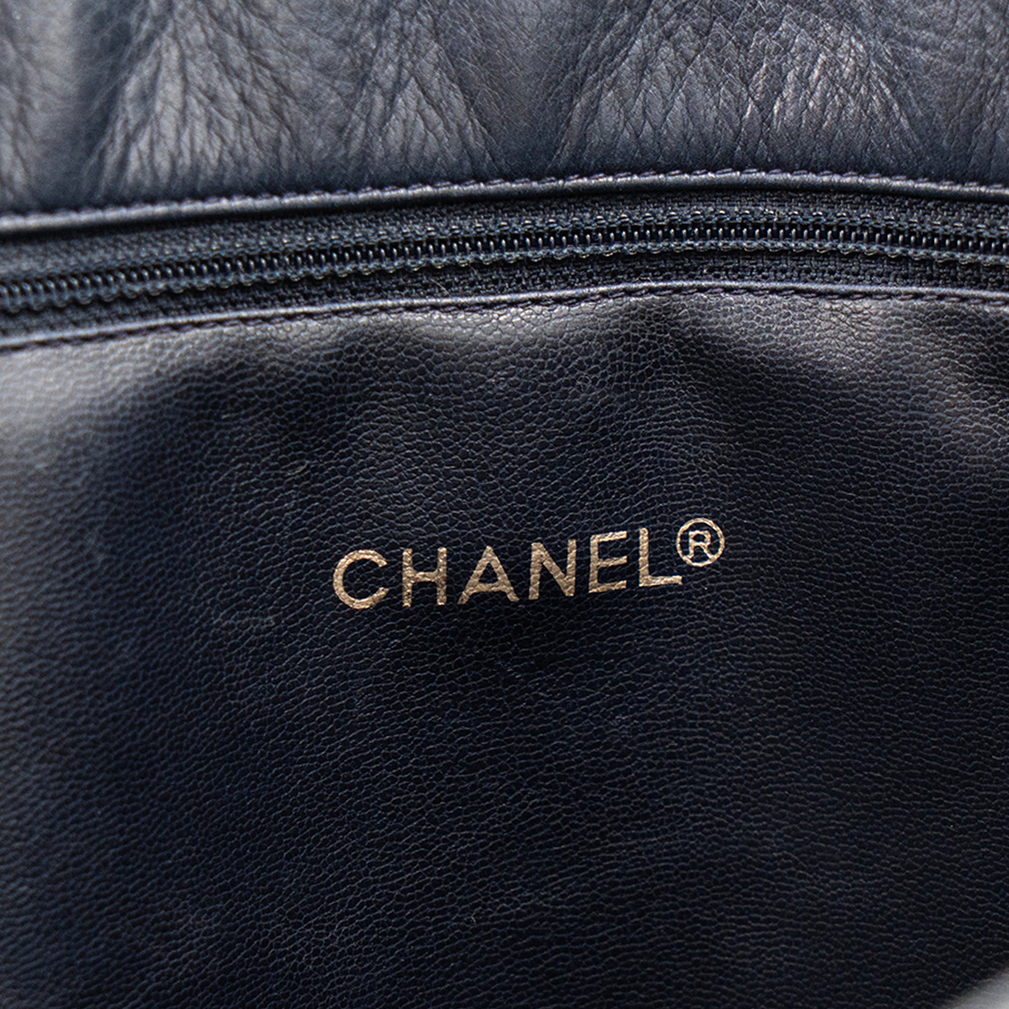 CHANEL - Sac Cabas Chanel en cuir lisse bleu marine vintage