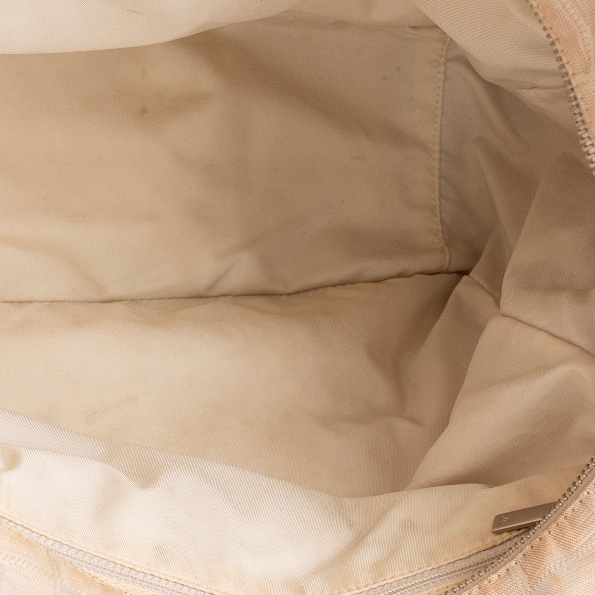 CHANEL - Sac cabas Chanel en toile et cuir CC beige