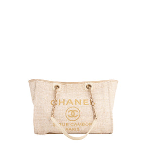 CHANEL - Sac cabas Deauville Chanel en tweed doré et blanc
