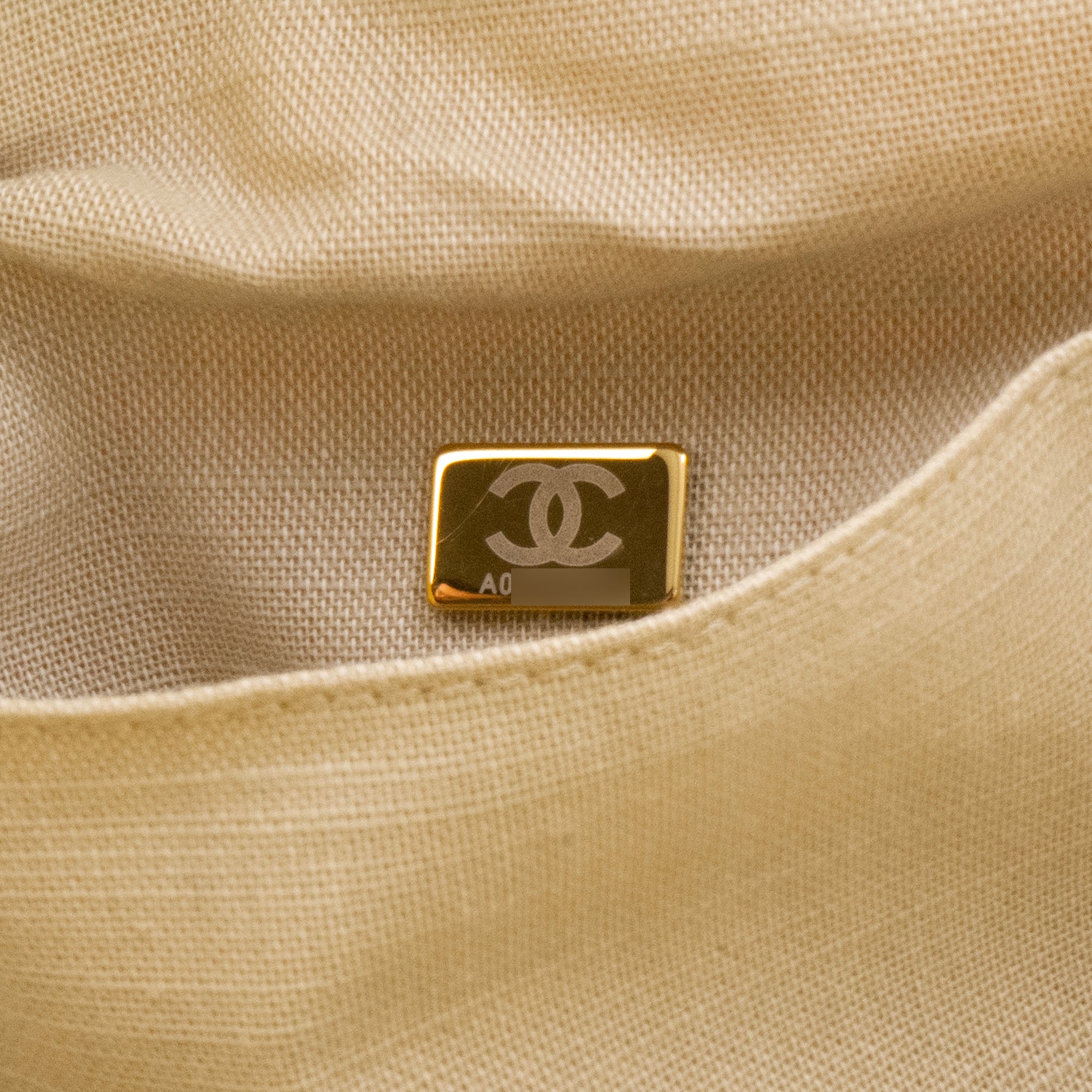 CHANEL - Sac cabas Deauville Chanel en toile jaune avec pochette