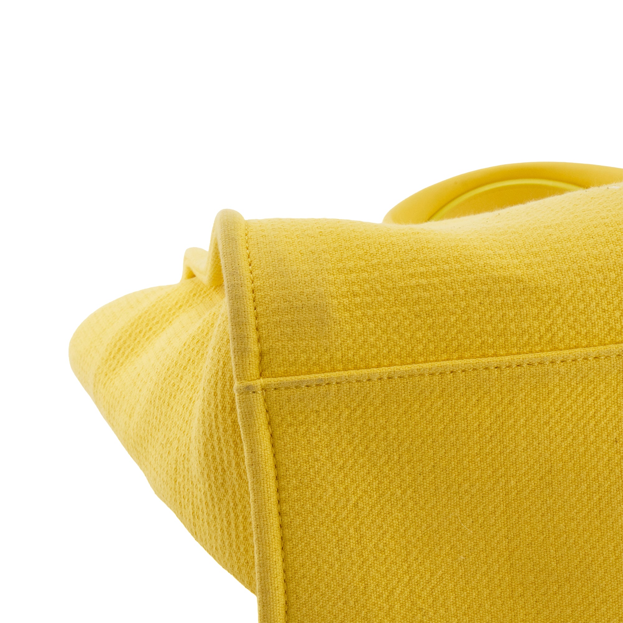 CHANEL - Sac cabas Deauville Chanel en toile jaune avec pochette