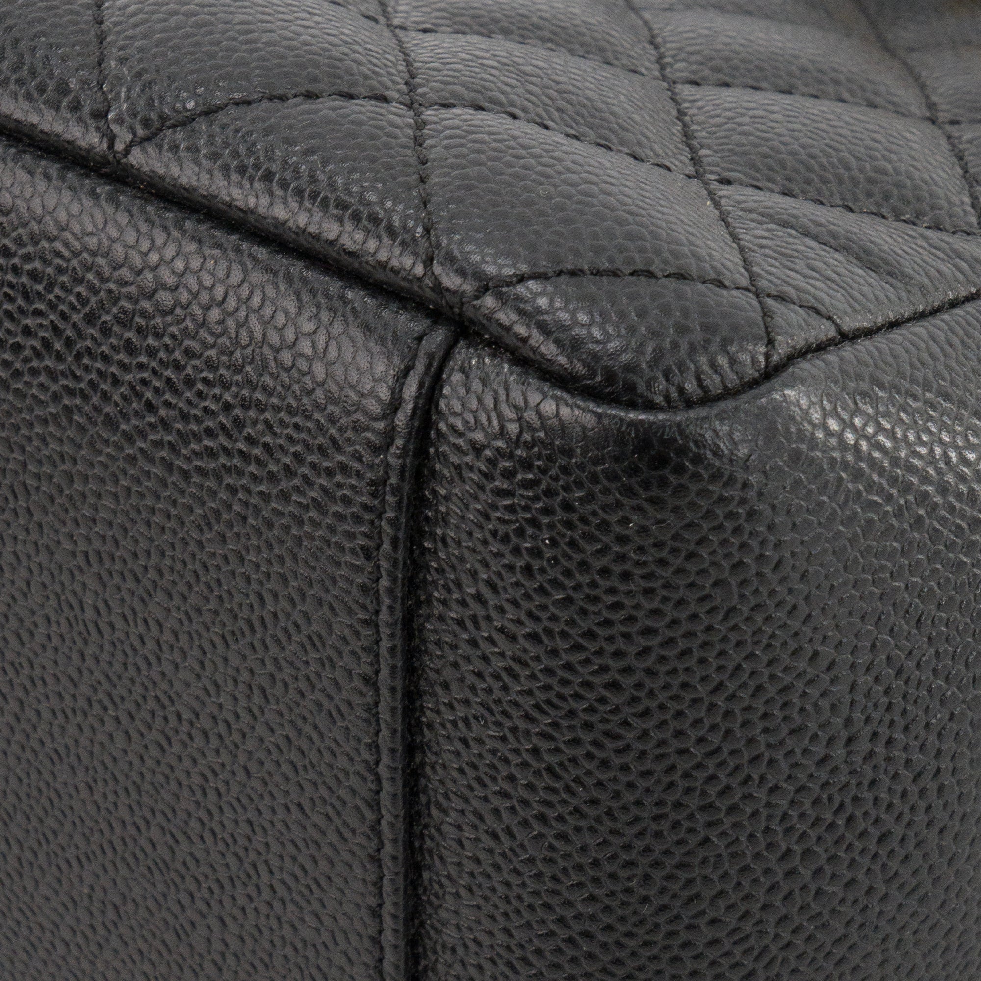 CHANEL - Sac cabas GST petit modèle Chanel en cuir caviar noir