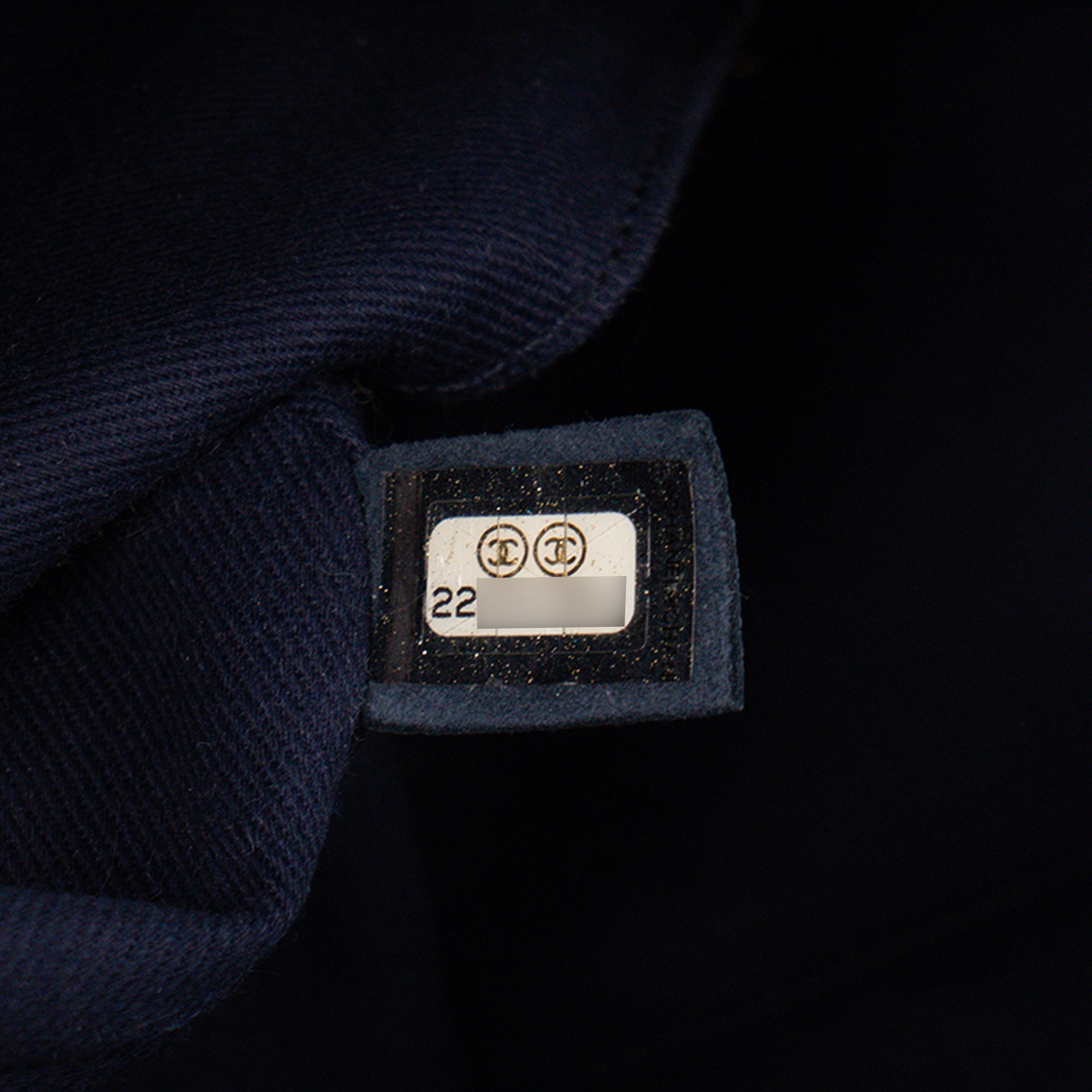 CHANEL - Sac Cabas Shopping Chanel en cuir caviar bleu marine