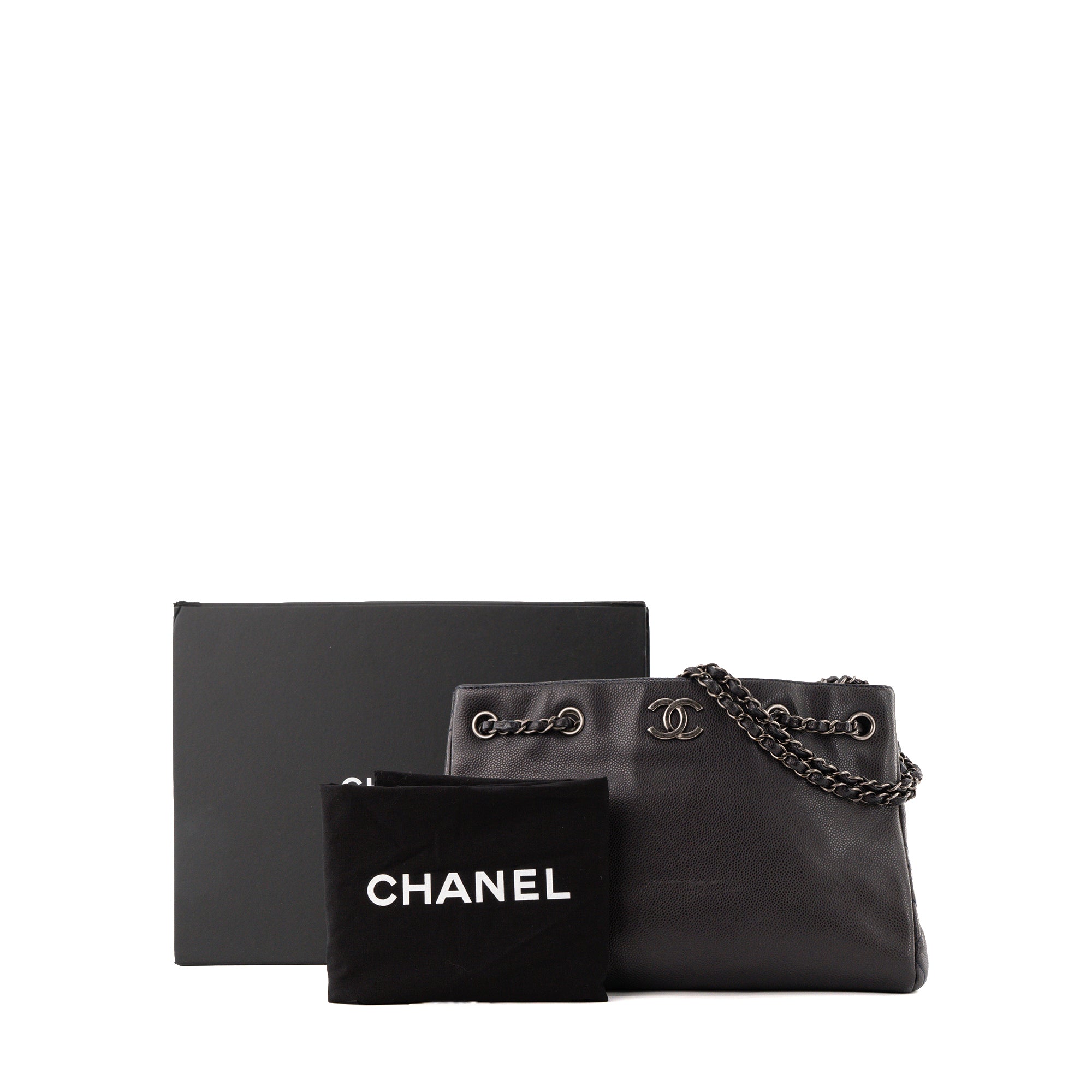 CHANEL - Sac Cabas Shopping Chanel en cuir caviar bleu marine