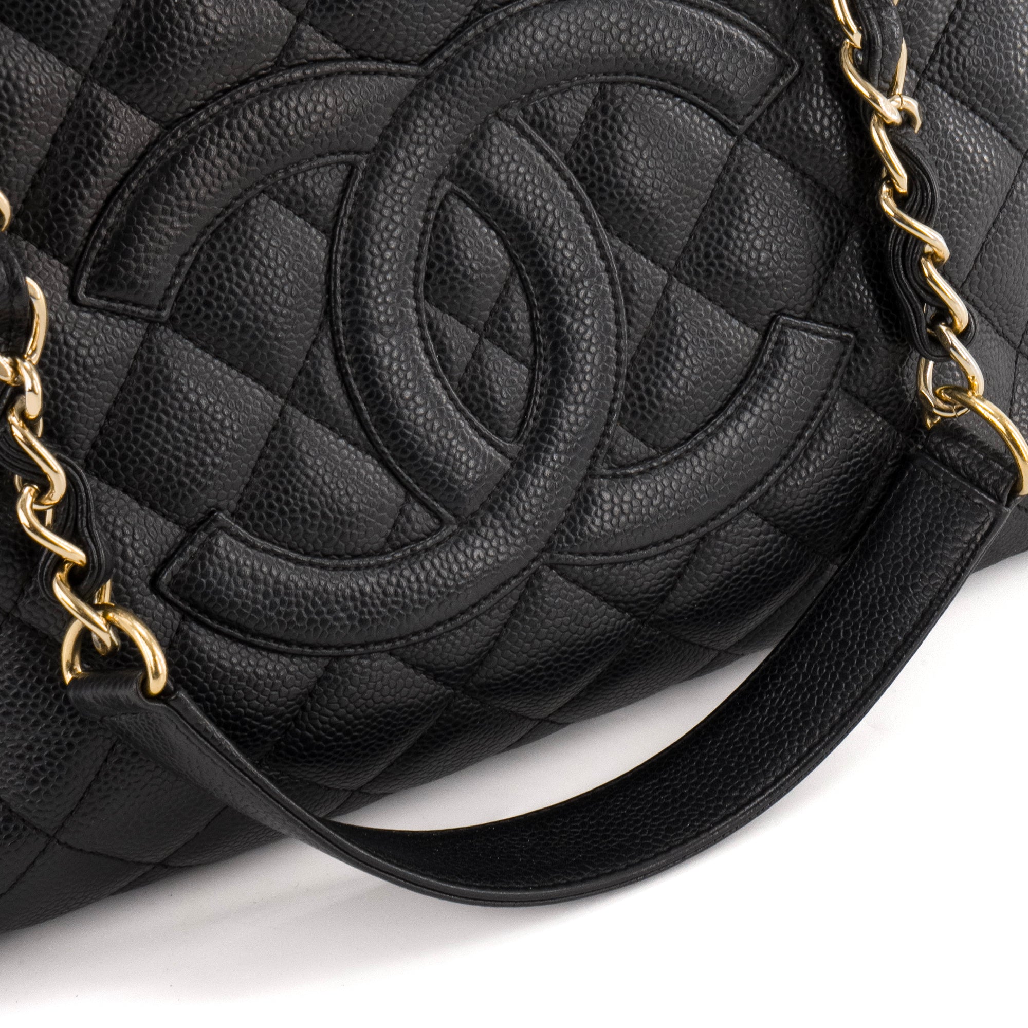 CHANEL - Sac cabas Shopping GST Chanel en cuir caviar noir