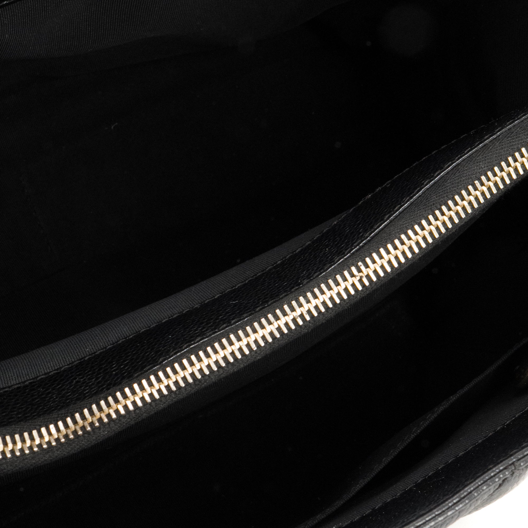 CHANEL - Sac cabas Shopping GST Chanel en cuir caviar noir