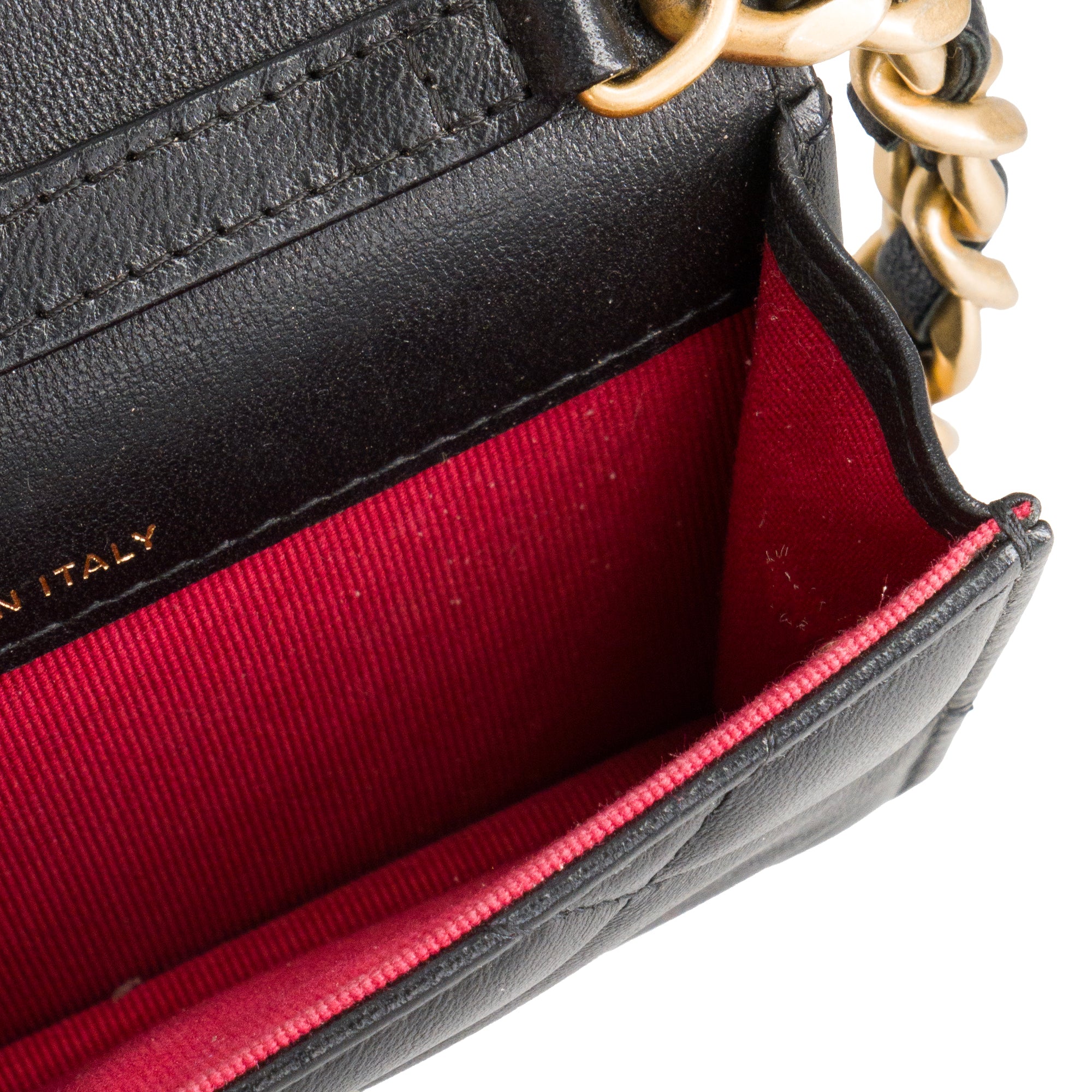 CHANEL - Sac ceinture 19 Chanel en cuir lisse noir