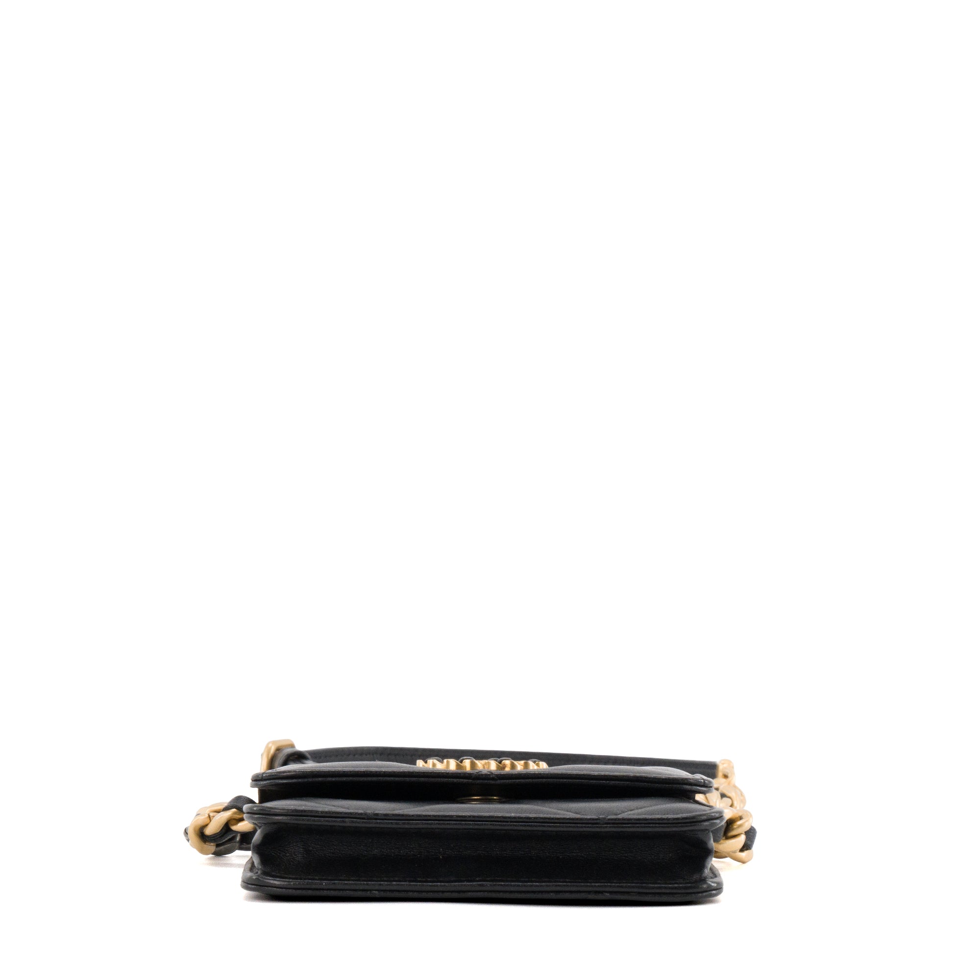 CHANEL - Sac ceinture 19 Chanel en cuir lisse noir