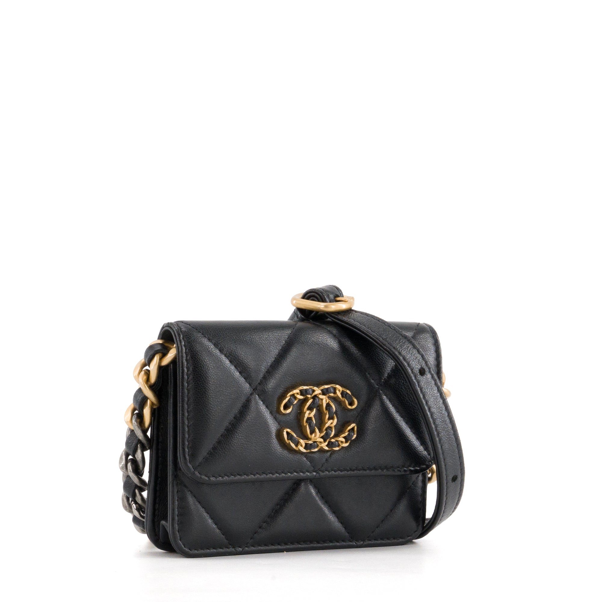 CHANEL - Sac ceinture 19 Chanel en cuir lisse noir