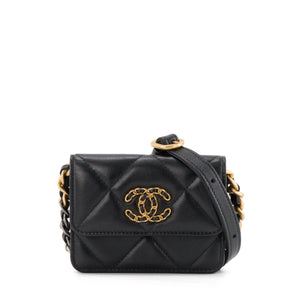 CHANEL - Sac ceinture 19 Chanel en cuir lisse noir