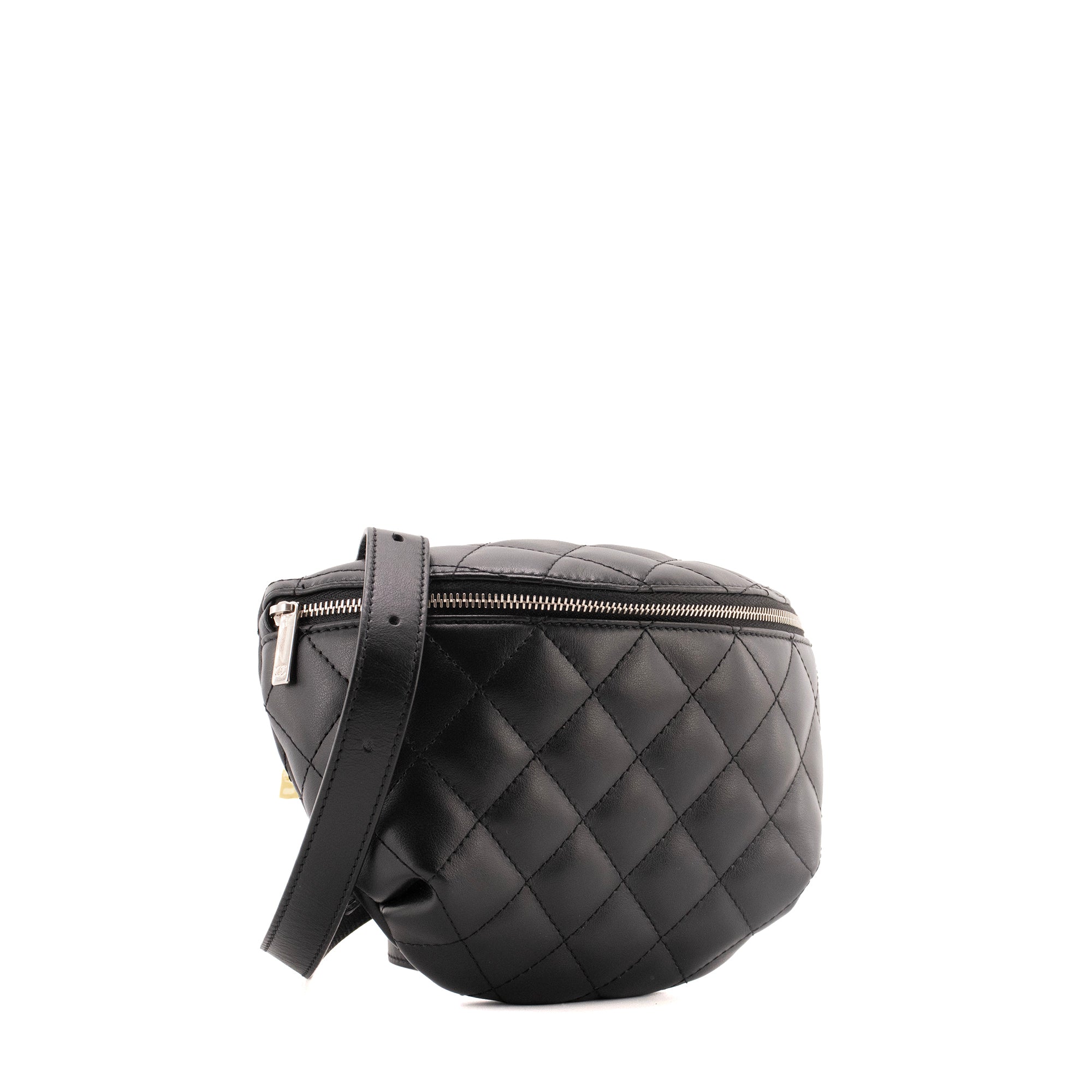 CHANEL - Sac ceinture Chanel en cuir lisse noir