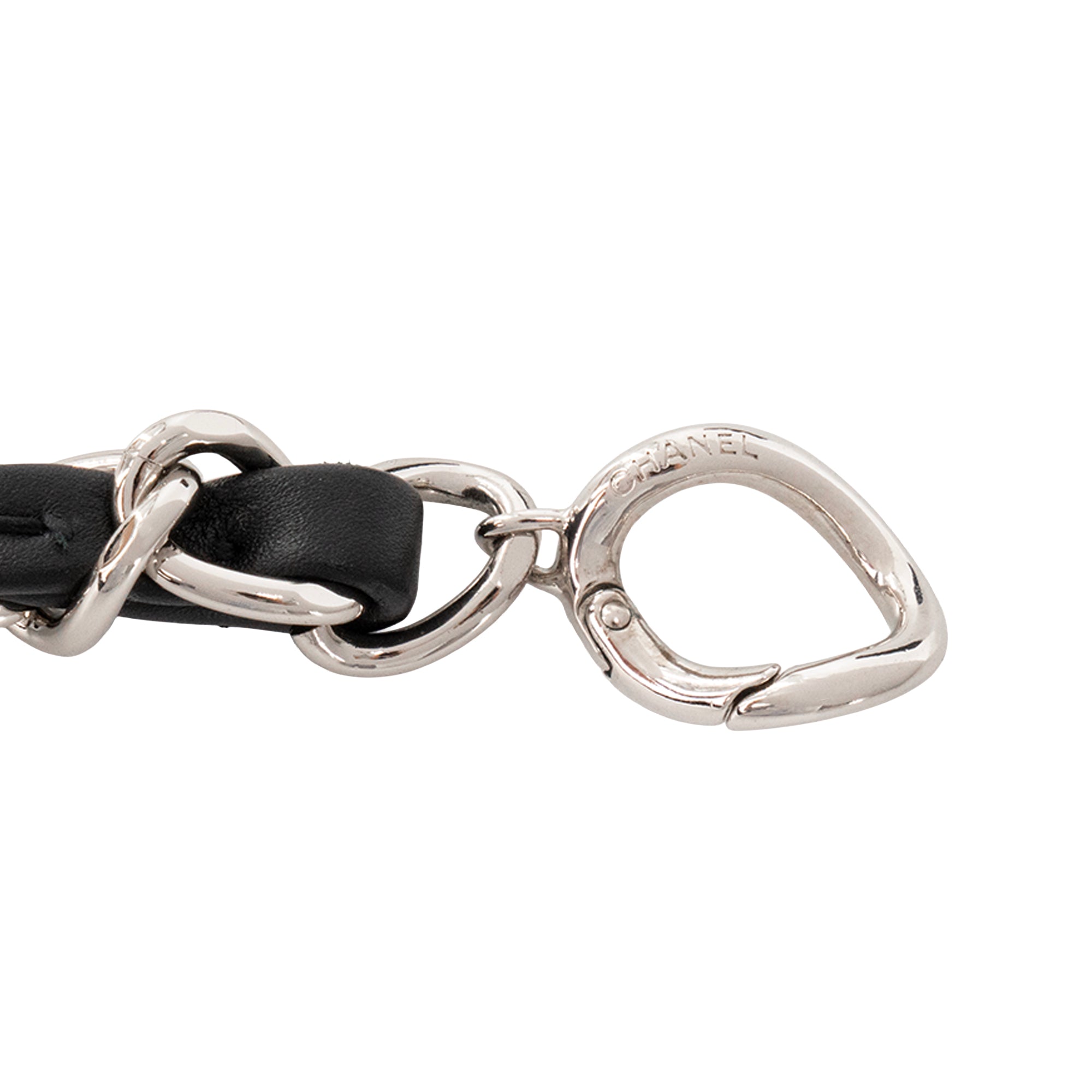 CHANEL - Sac ceinture Classique/Timeless micro Chanel en cuir lisse noir