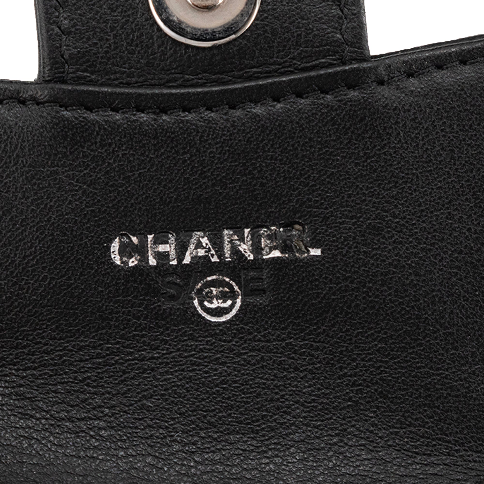 CHANEL - Sac ceinture Classique/Timeless micro Chanel en cuir lisse noir