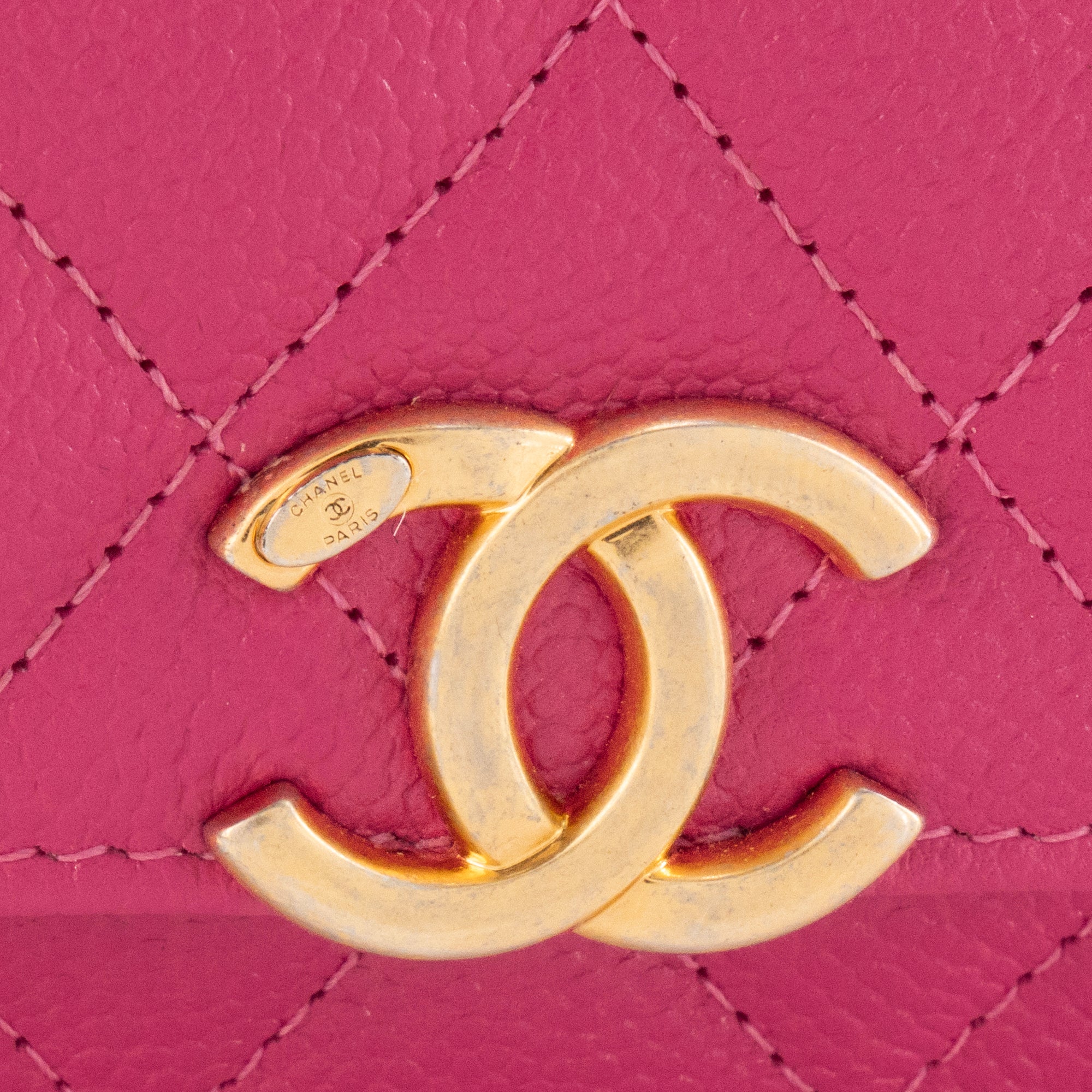 CHANEL - Sac ceinture Melody Chanel en cuir caviar rose (T85)