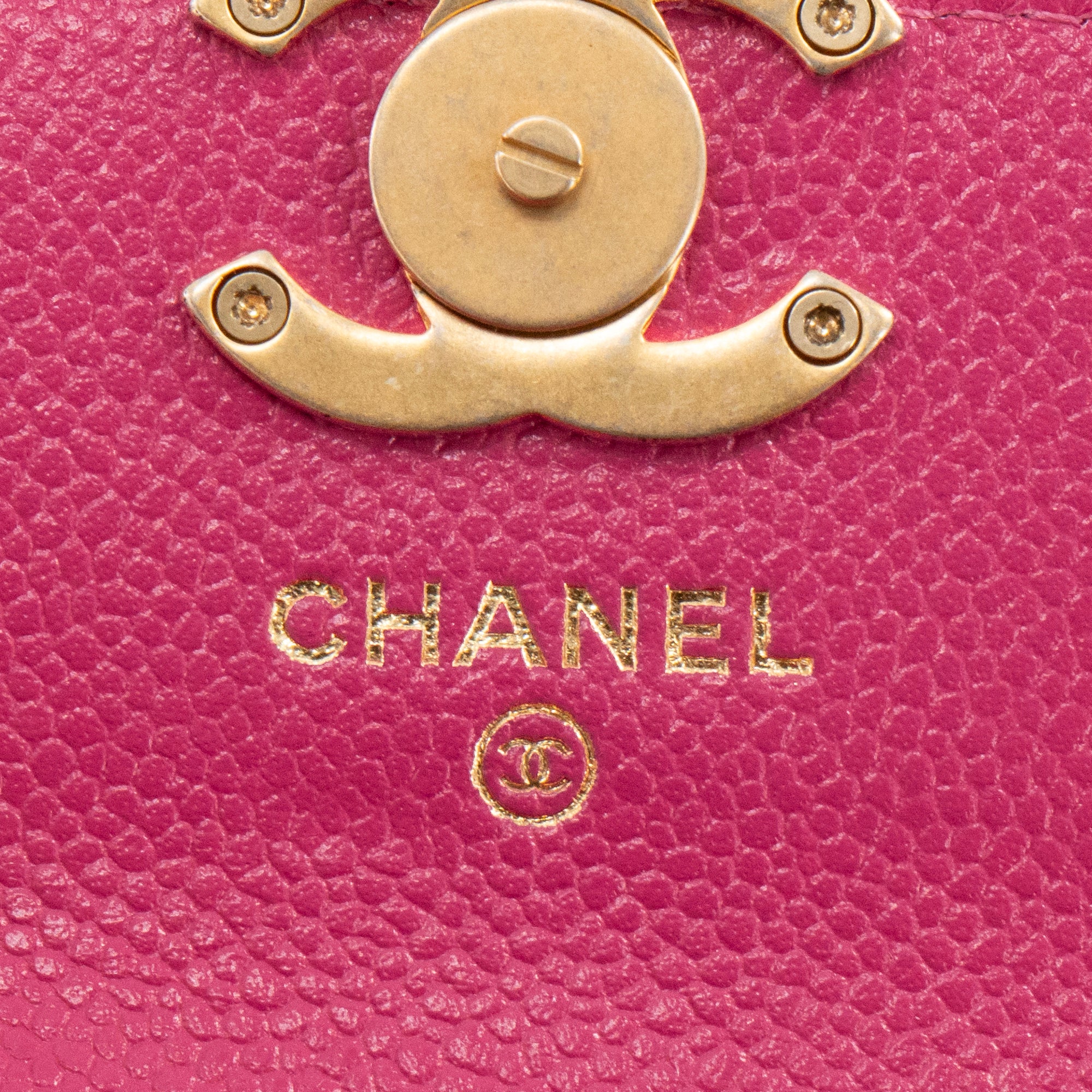 CHANEL - Sac ceinture Melody Chanel en cuir caviar rose (T85)