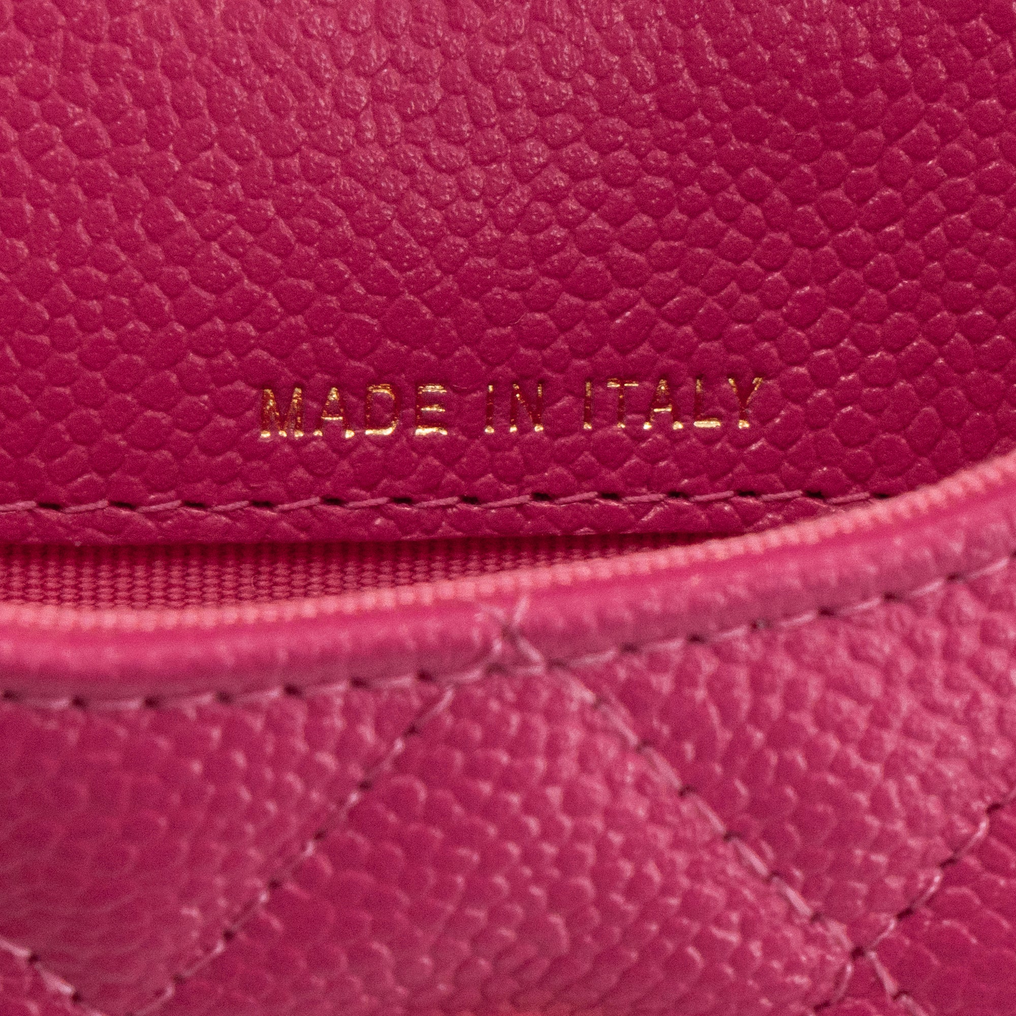 CHANEL - Sac ceinture Melody Chanel en cuir caviar rose (T85)
