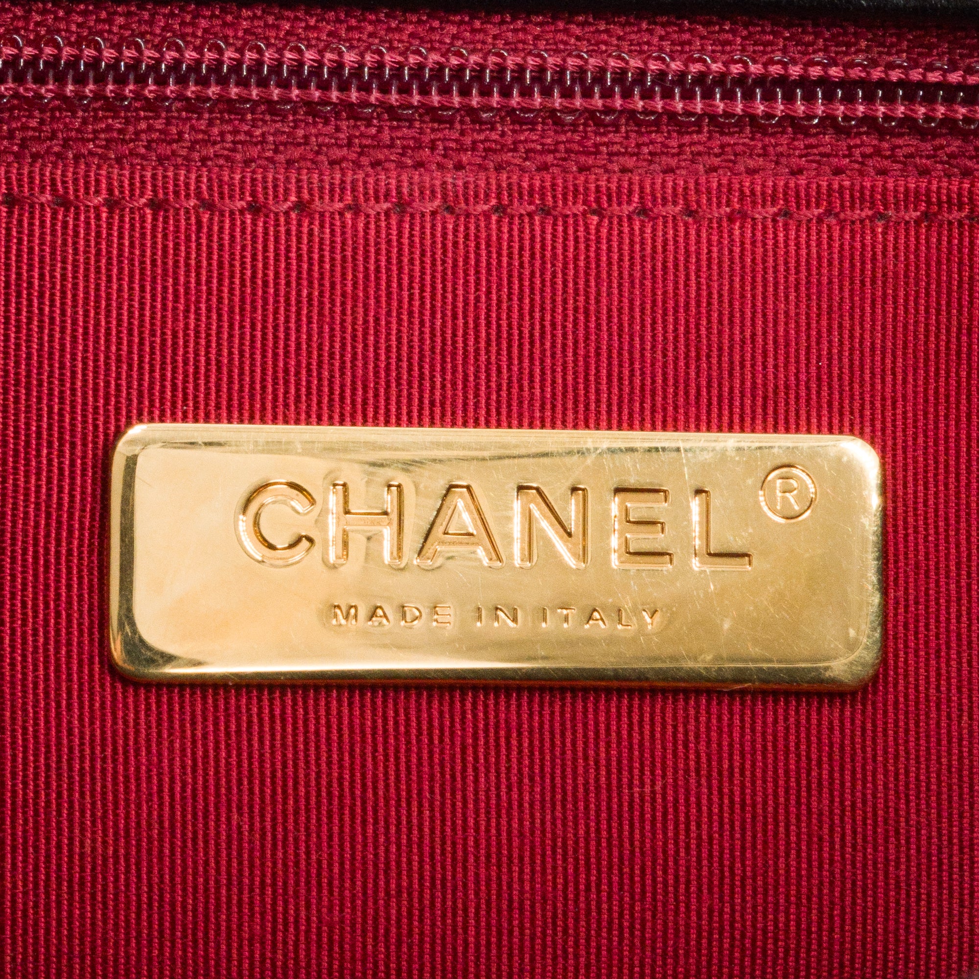 CHANEL - Sac à bandoulière Chanel 19 en cuir noir