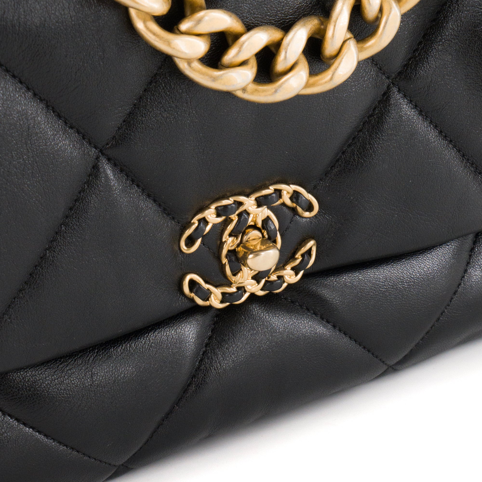 CHANEL - Sac à bandoulière Chanel 19 en cuir noir