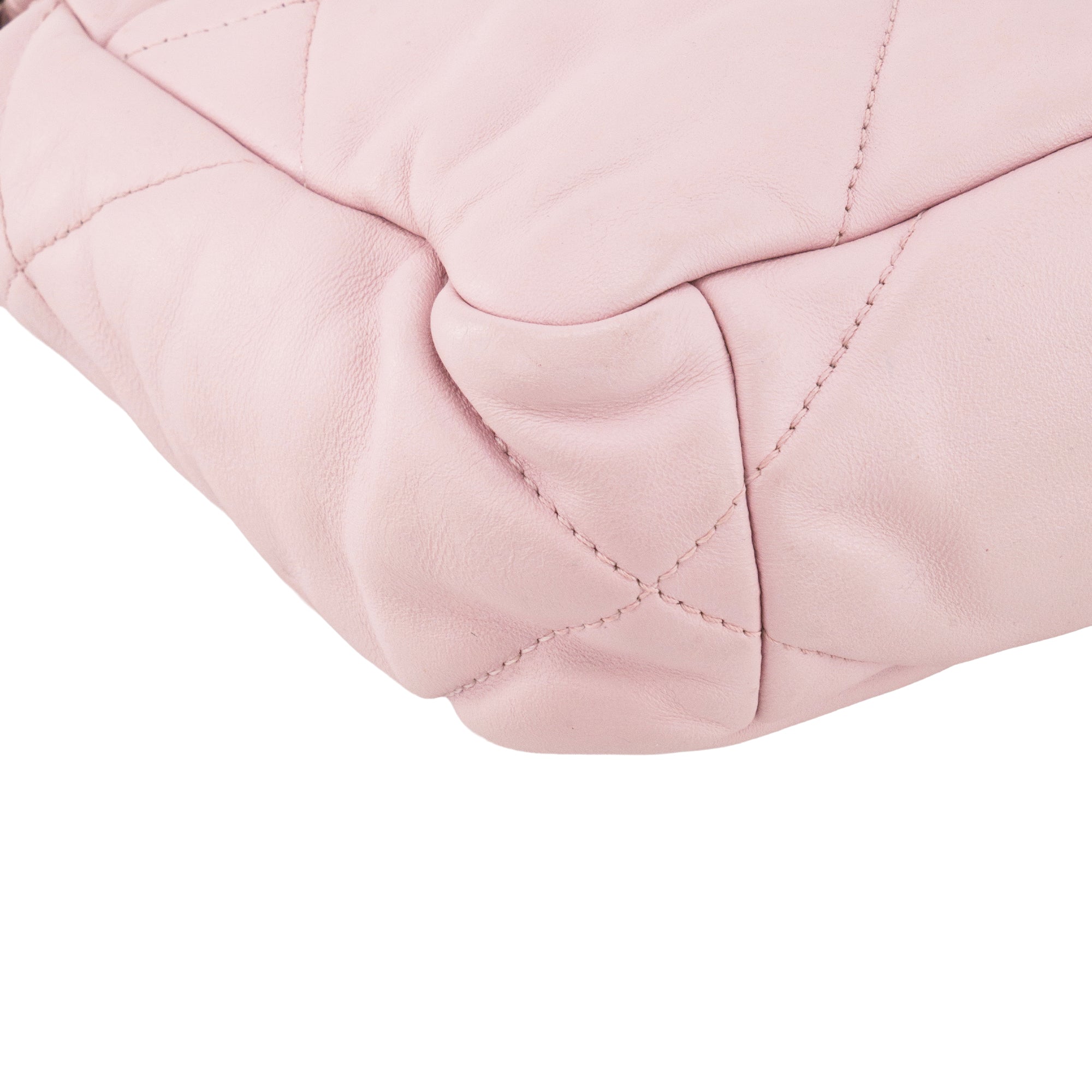 CHANEL - Sac à bandoulière Chanel 19 en cuir lisse rose