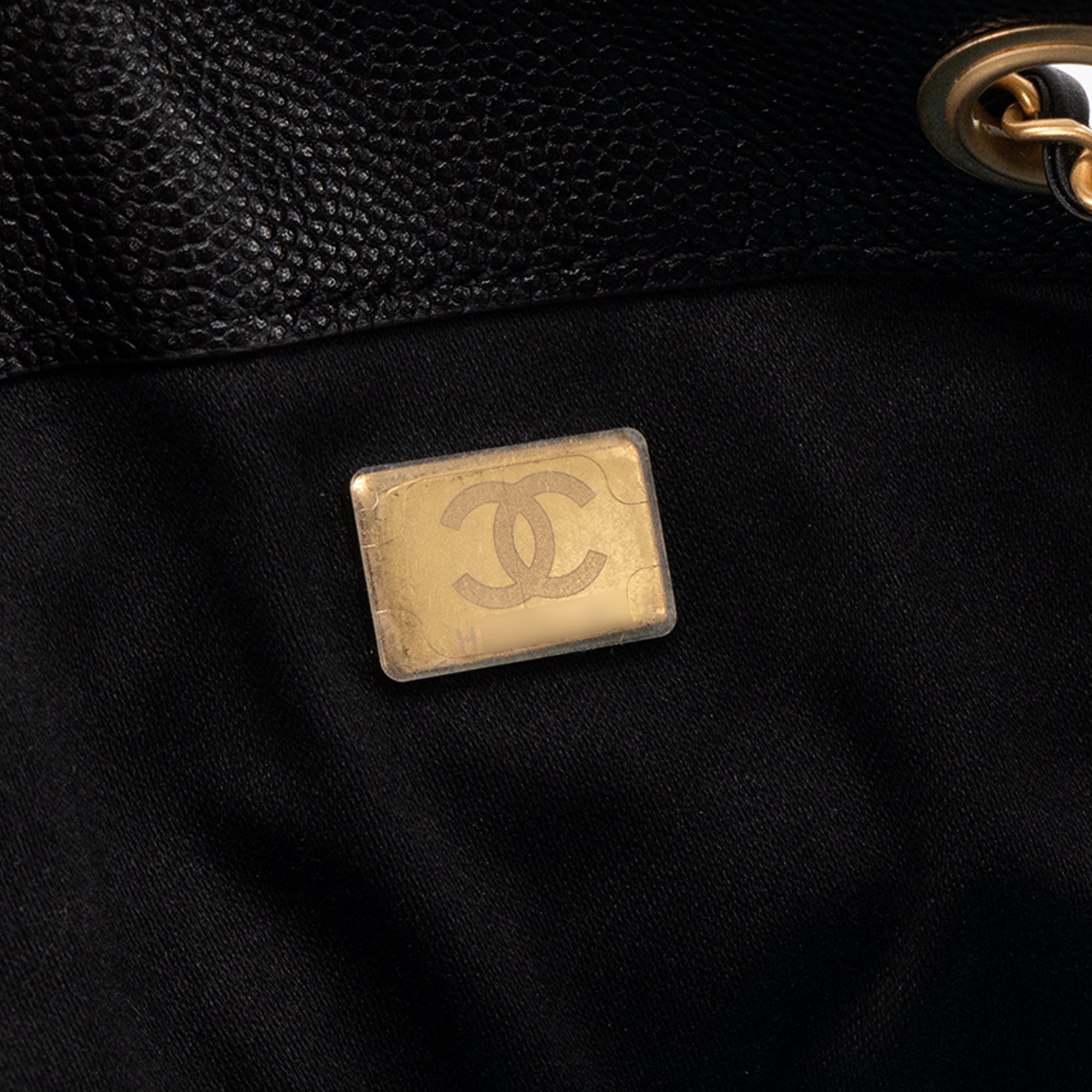 CHANEL - Sac à épaule Chanel 25 Large en cuir caviar noir