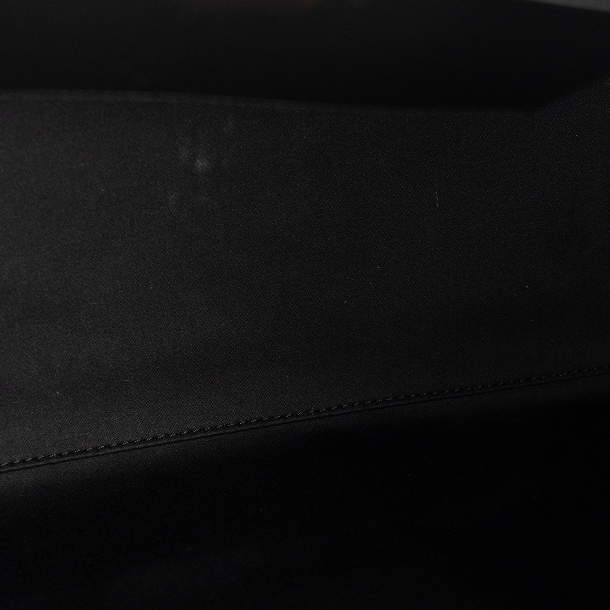 CHANEL - Sac à épaule Chanel 25 Large en cuir caviar noir