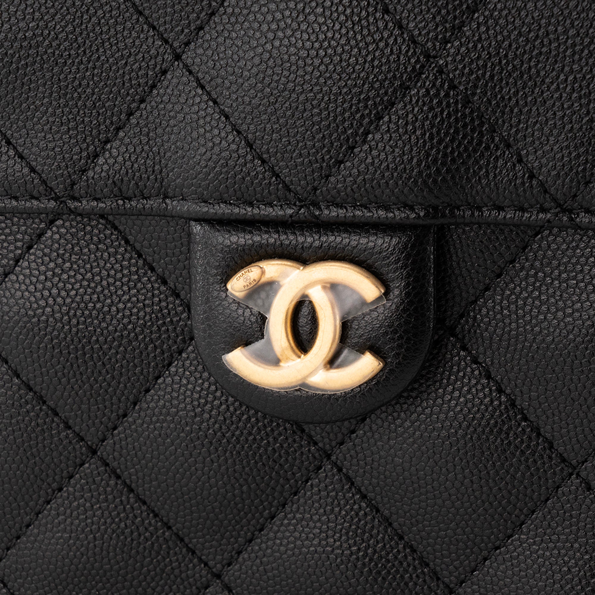 CHANEL - Sac à épaule Chanel 25 Large en cuir caviar noir