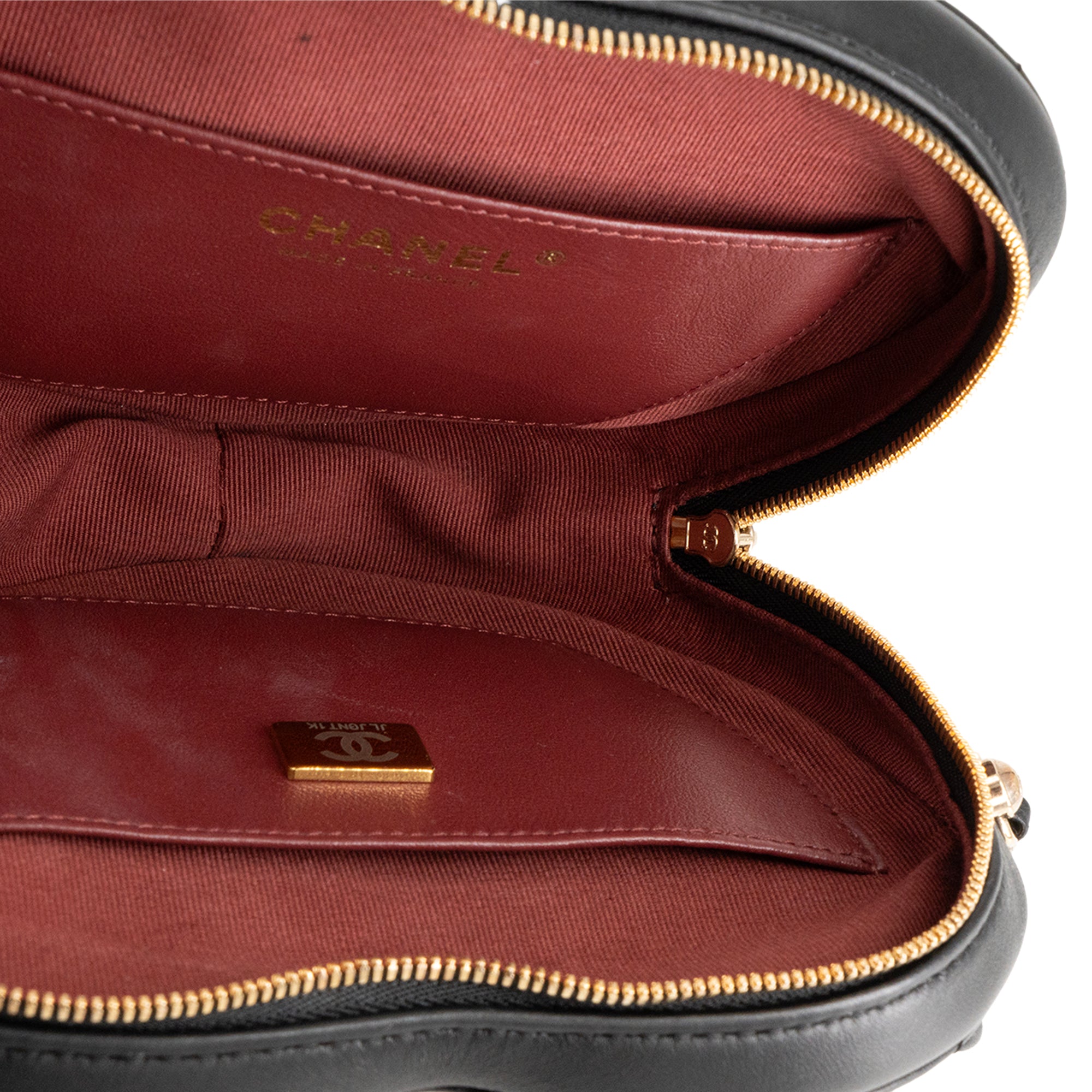 CHANEL - Sac à bandoulière Love Heart large Chanel en cuir lisse noir