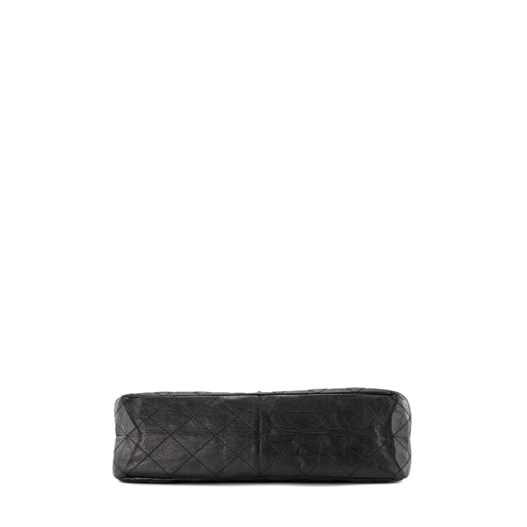 CHANEL - Sac à bandoulière 2.55 large Chanel en cuir froissé noir