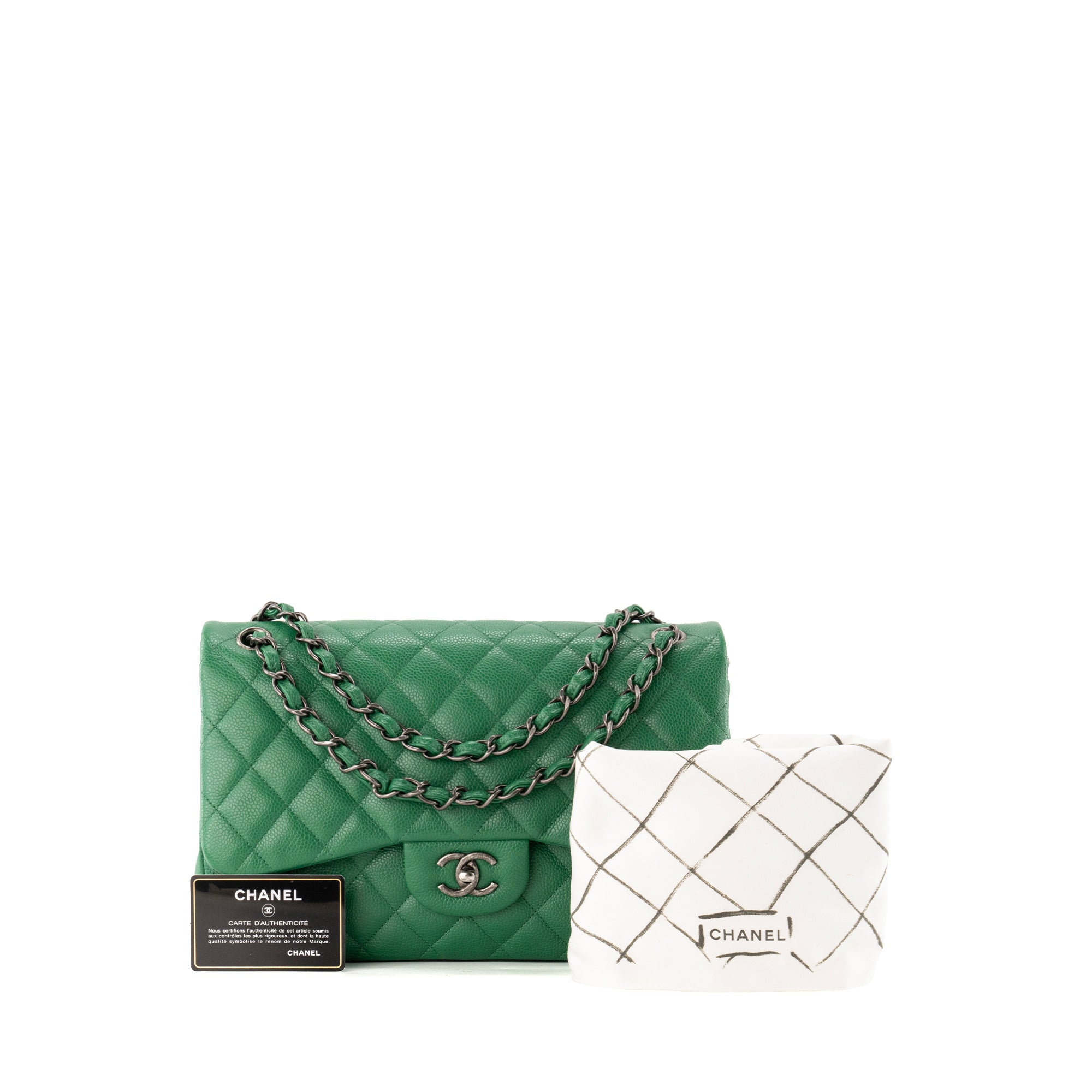 CHANEL - Sac à bandoulière Classique/Timeless Jumbo Chanel en cuir caviar vert