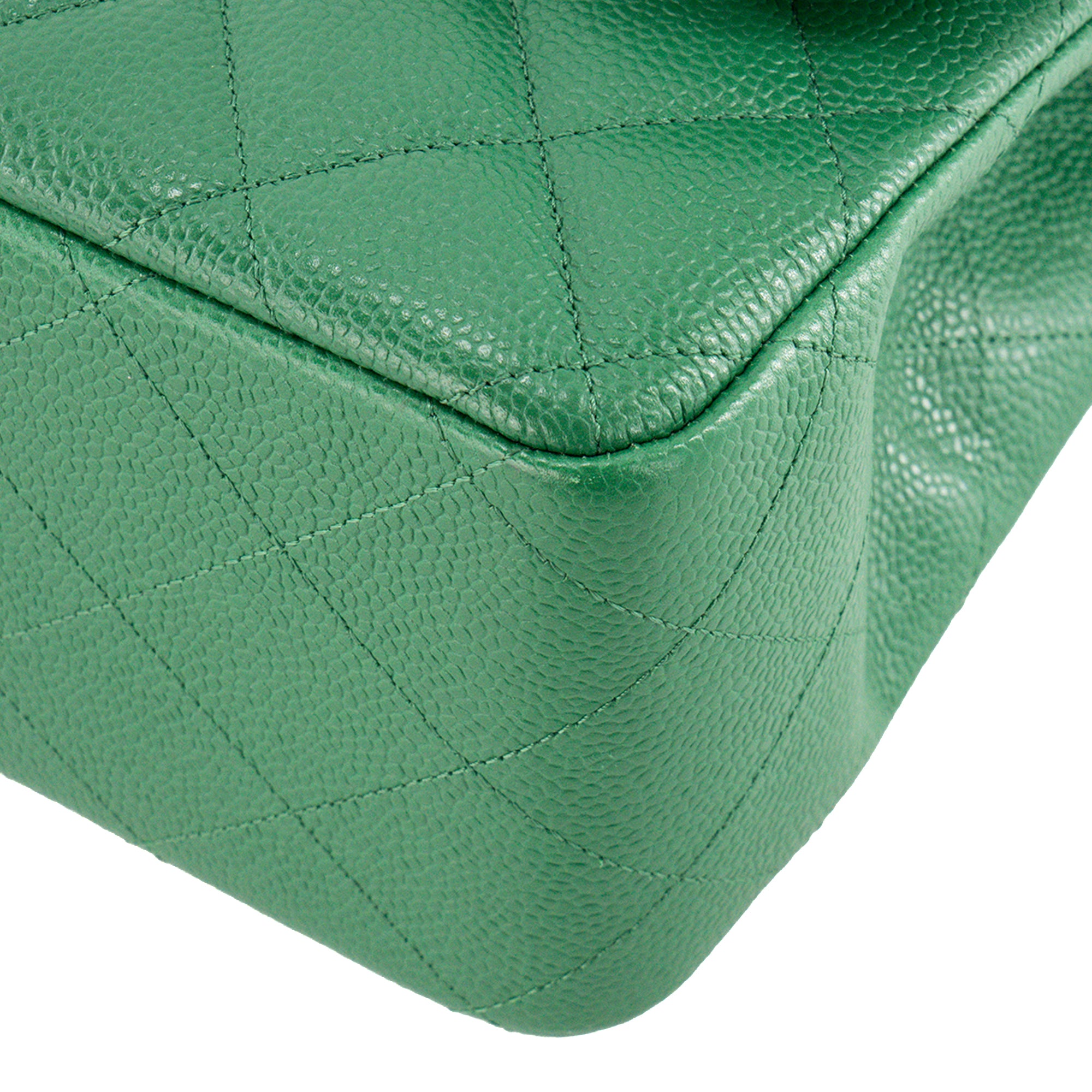 CHANEL - Sac à bandoulière Classique/Timeless Jumbo Chanel en cuir caviar vert