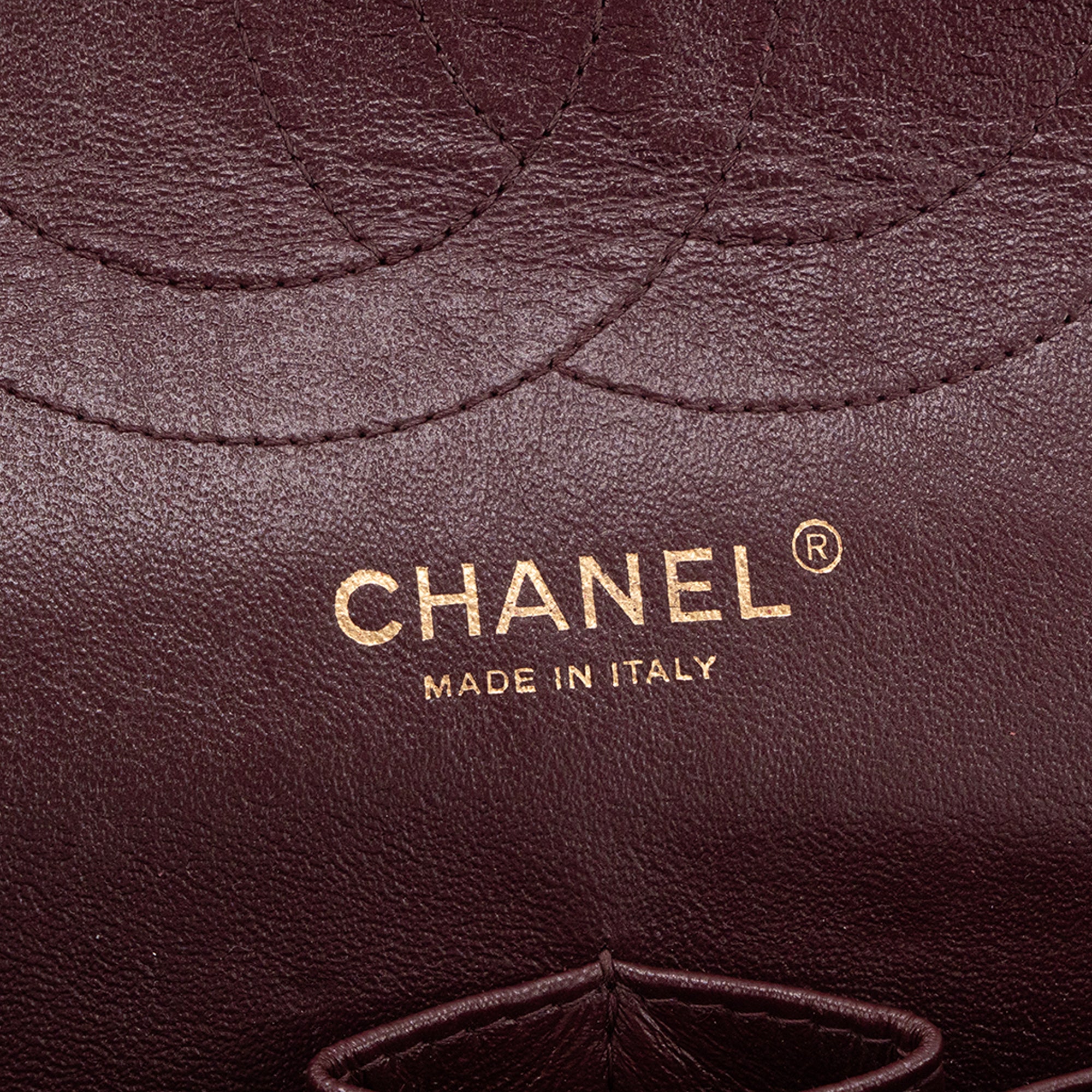 CHANEL - Sac à bandoulière Classique/Timeless Jumbo Chanel en cuir caviar noir