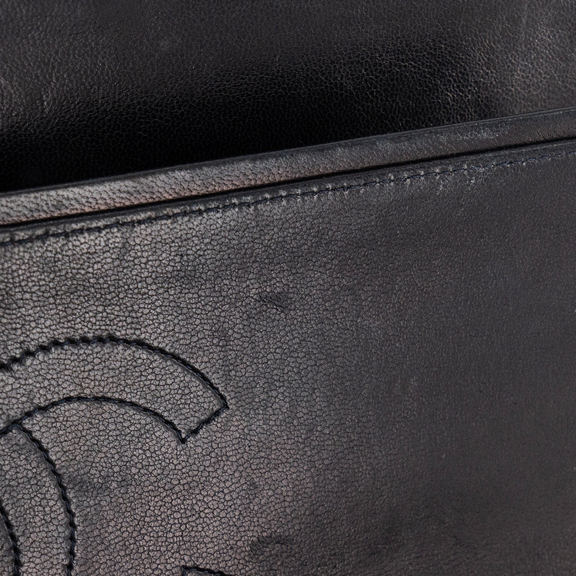 CHANEL - Sac à main Classique/Timeless Chanel en cuir lisse bleu marine vintage