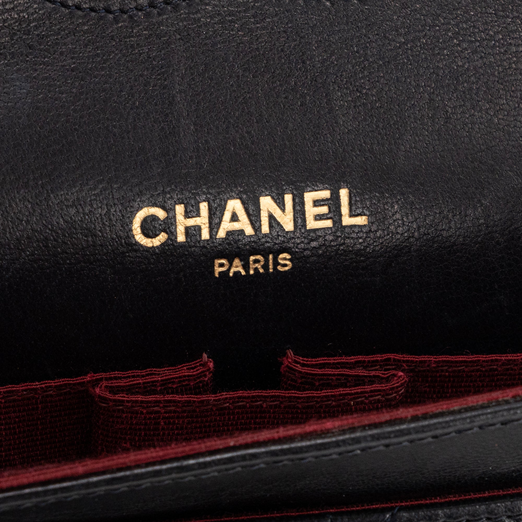 CHANEL - Sac à main Classique/Timeless Chanel en cuir lisse bleu marine vintage