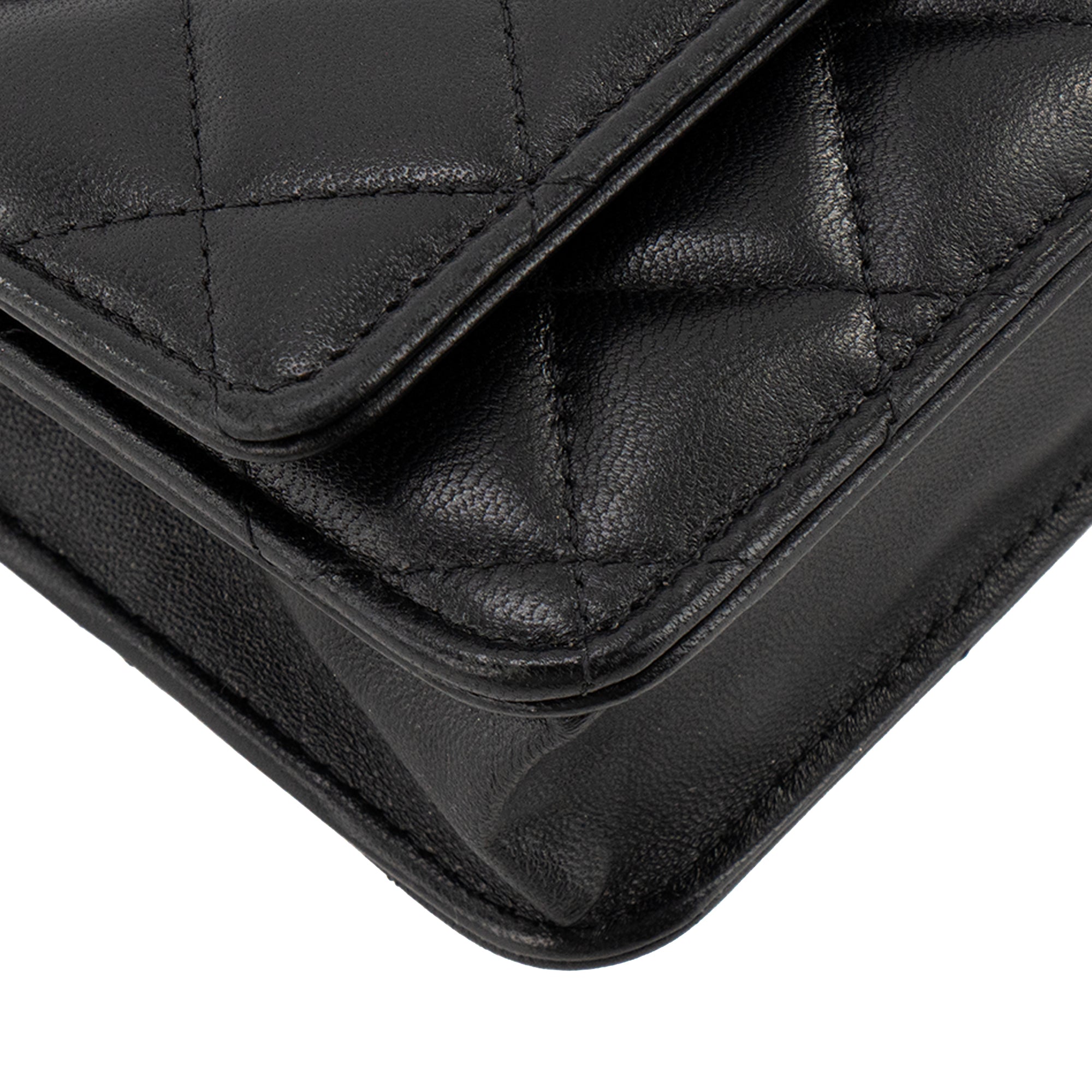 CHANEL - Sac à bandoulière Wallet On Chain Classique/Timeless Chanel en cuir lisse noir