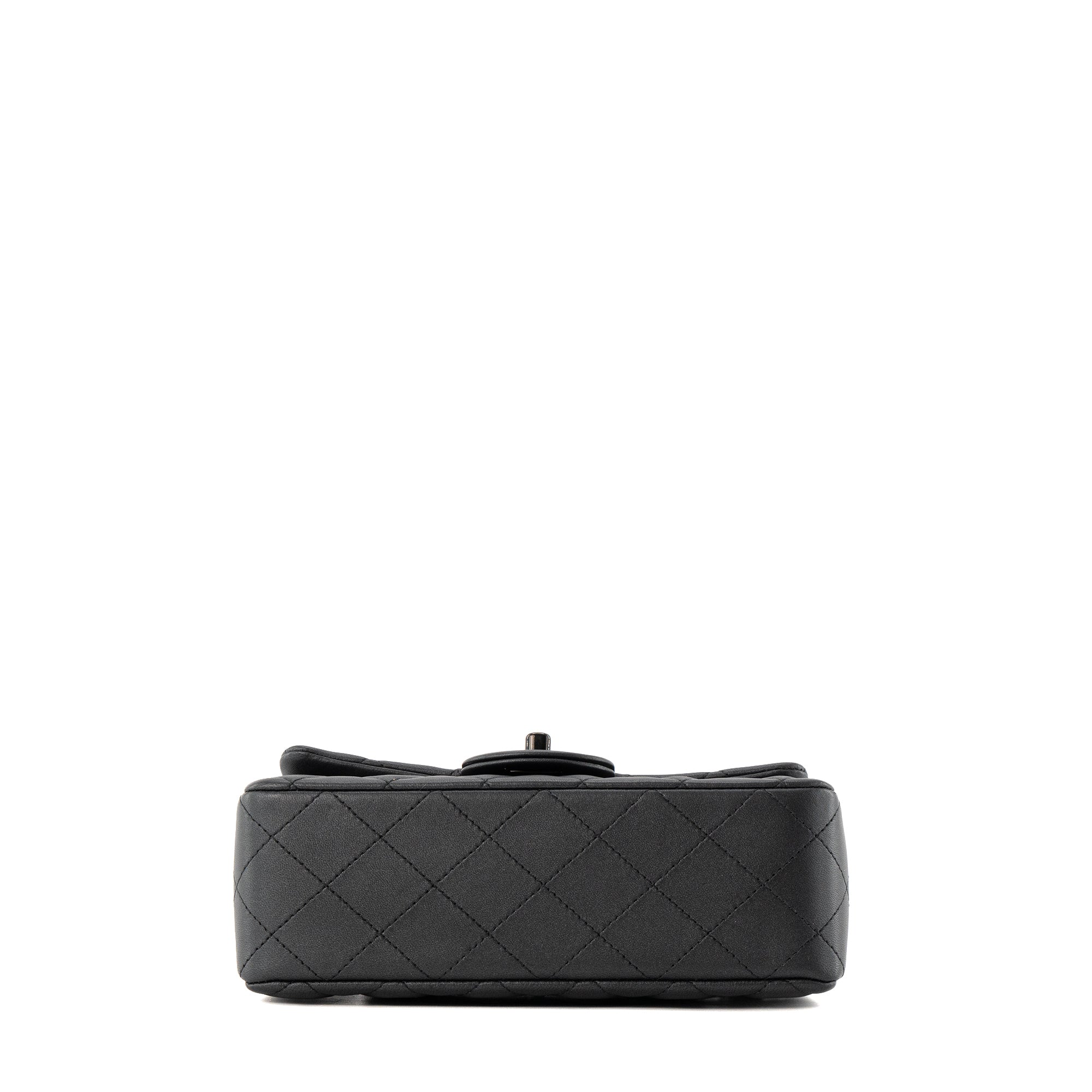 CHANEL - Sac à bandoulière Classique/Timeless Mini Rectangle Chanel en cuir lisse noir so black