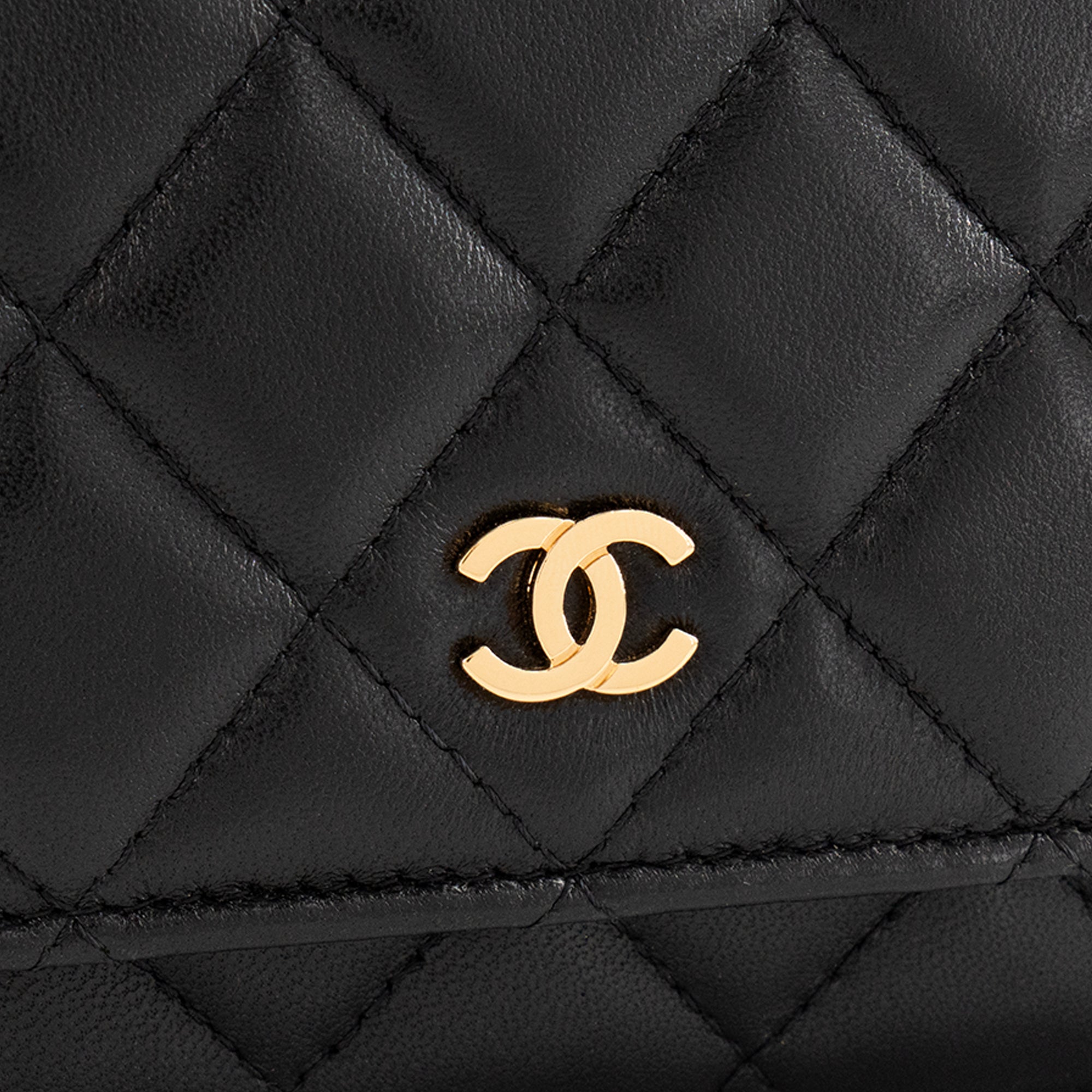 CHANEL - Sac à bandoulière Wallet On Chain Classique/Timeless Chanel en cuir lisse noir