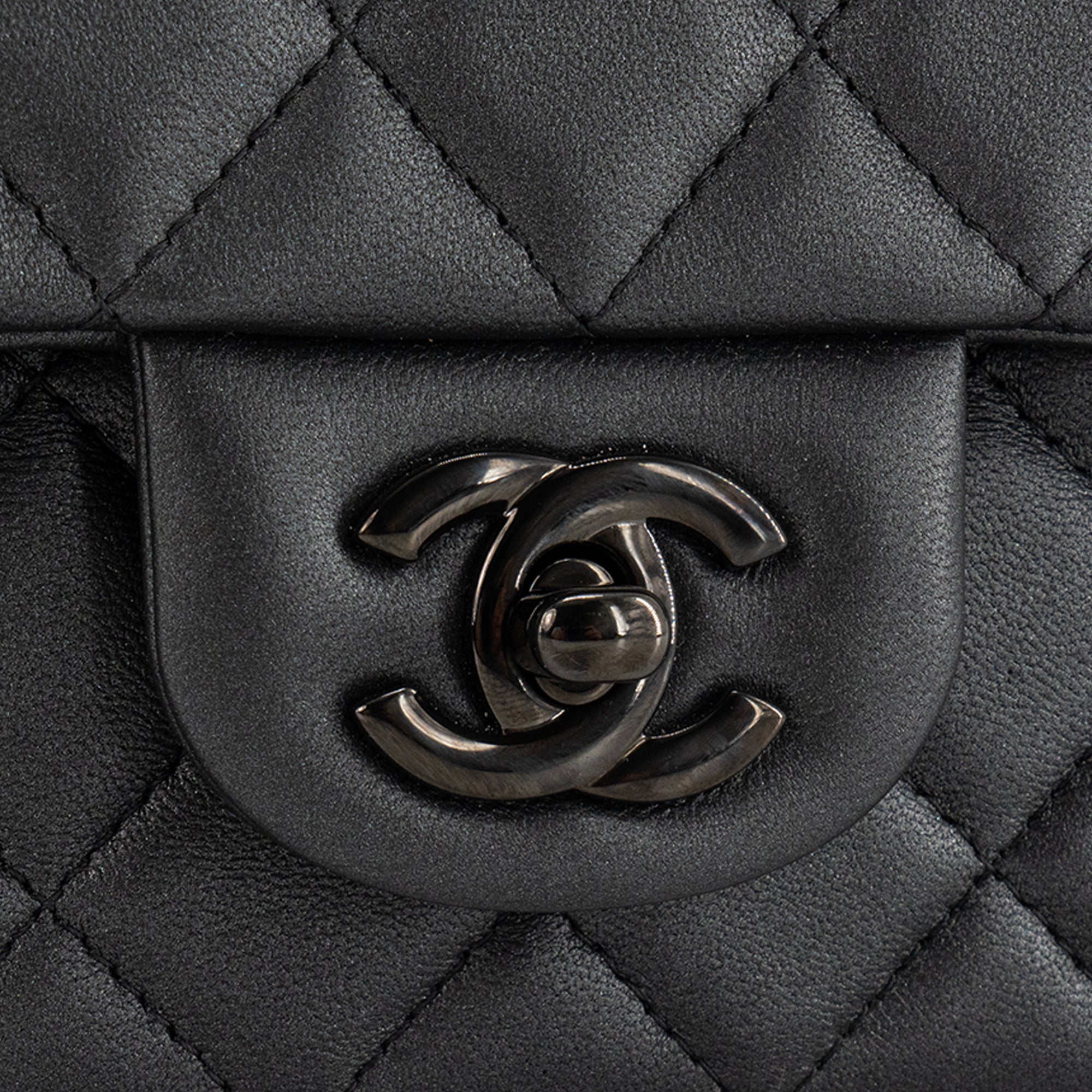 CHANEL - Sac à bandoulière Classique/Timeless Mini Rectangle Chanel en cuir lisse noir so black