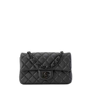 CHANEL - Sac à bandoulière Classique/Timeless Mini Rectangle Chanel en cuir lisse noir so black