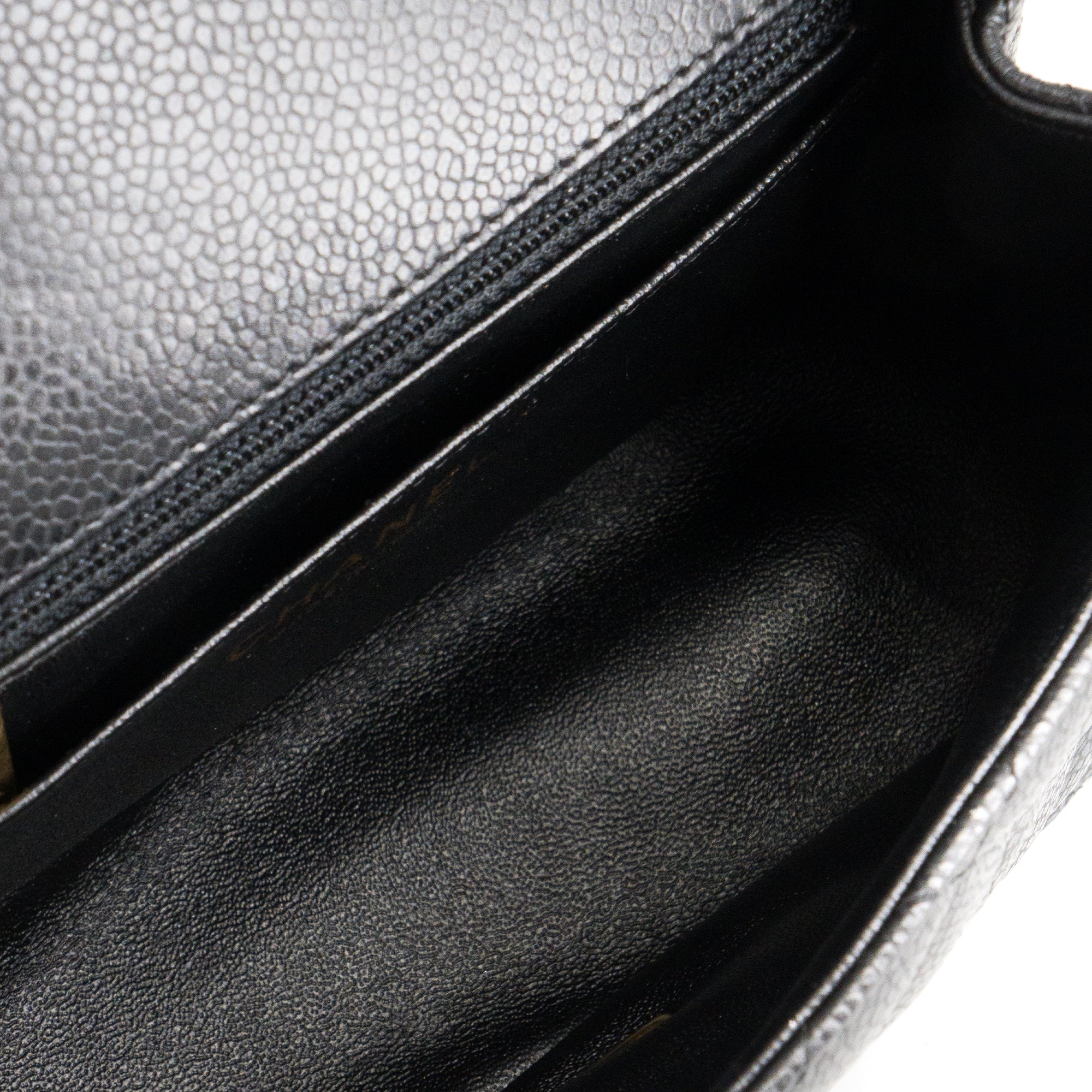 CHANEL - Sac à bandoulière Classique/Timeless Mini Square Chanel en cuir caviar noir